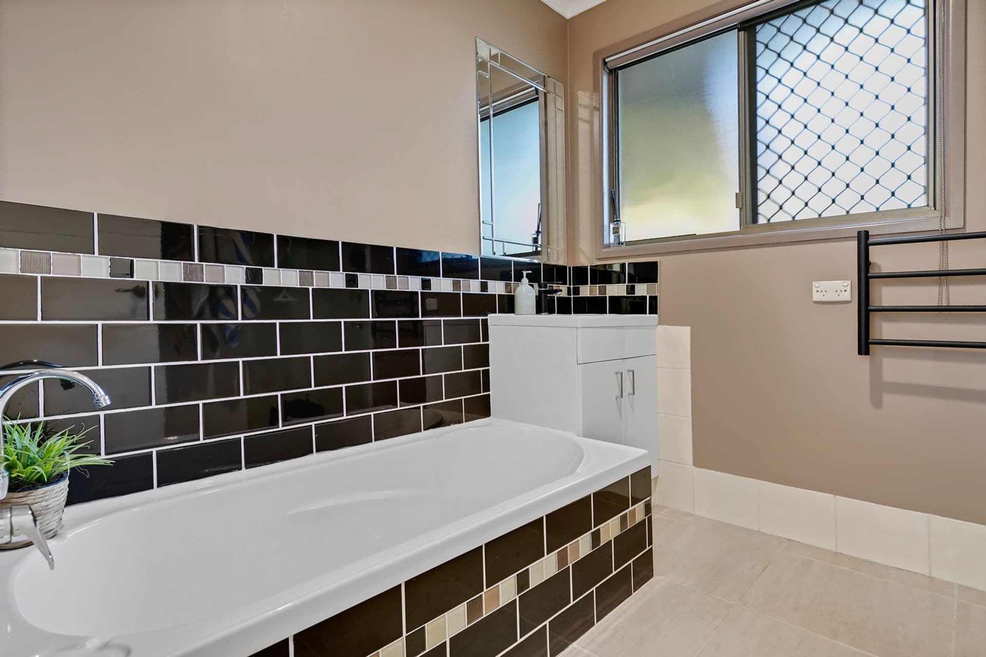 7 Canmaroo Avenue, Nambour, QLD, 4560, Nambour - Thumbnail 8