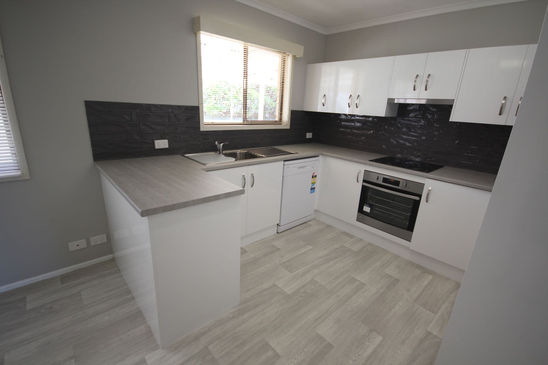 92 Duporth Ave, Maroochydore, QLD, 4558, Maroochydore - Thumbnail 2