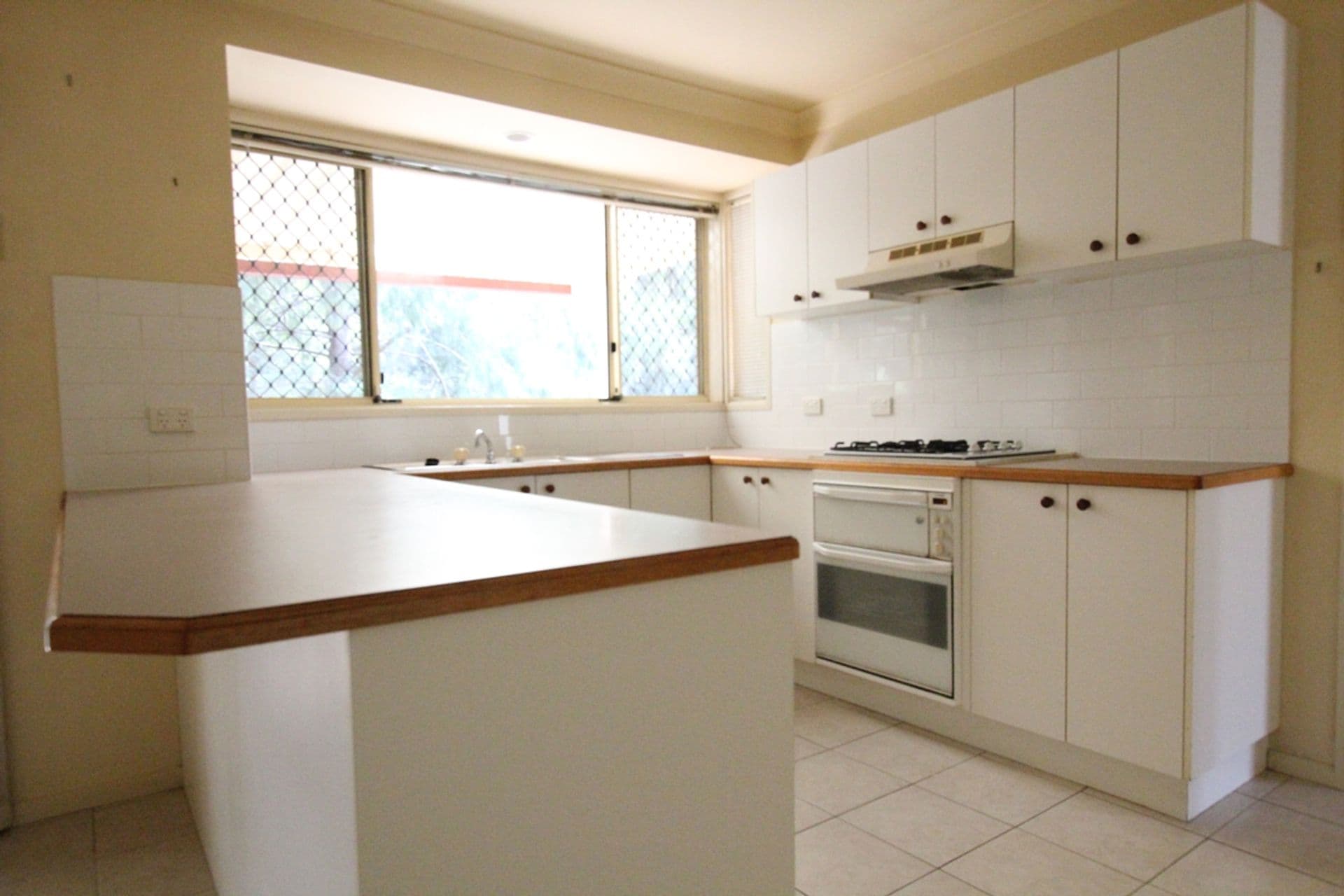 6 Bibury Close, Chipping Norton, NSW, 2170, Chipping Norton - Thumbnail 2