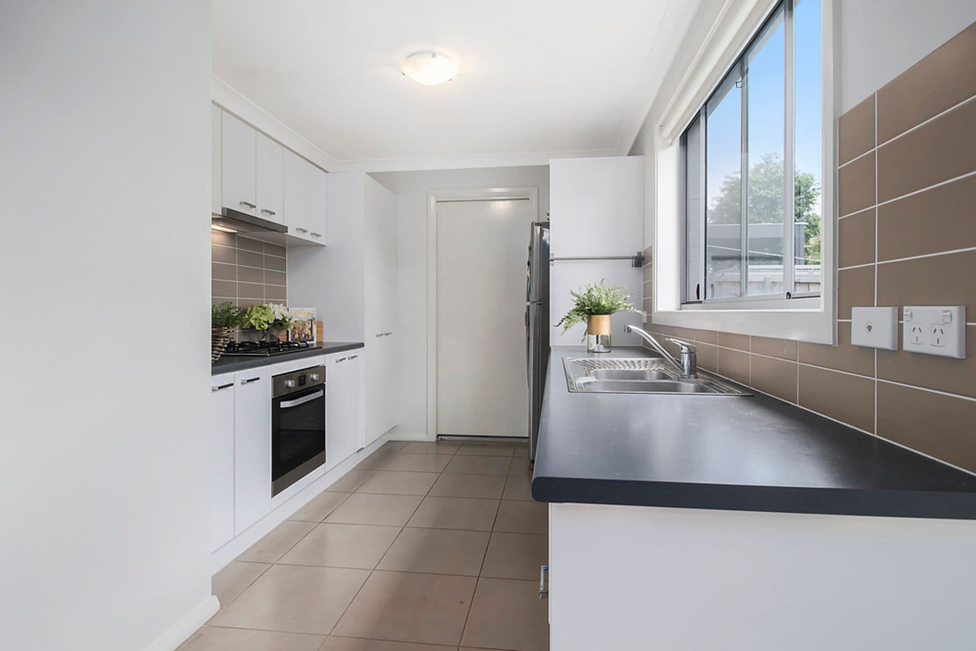 2 Sovereign Circuit, Glenfield, NSW, 2167, Glenfield - Thumbnail 3