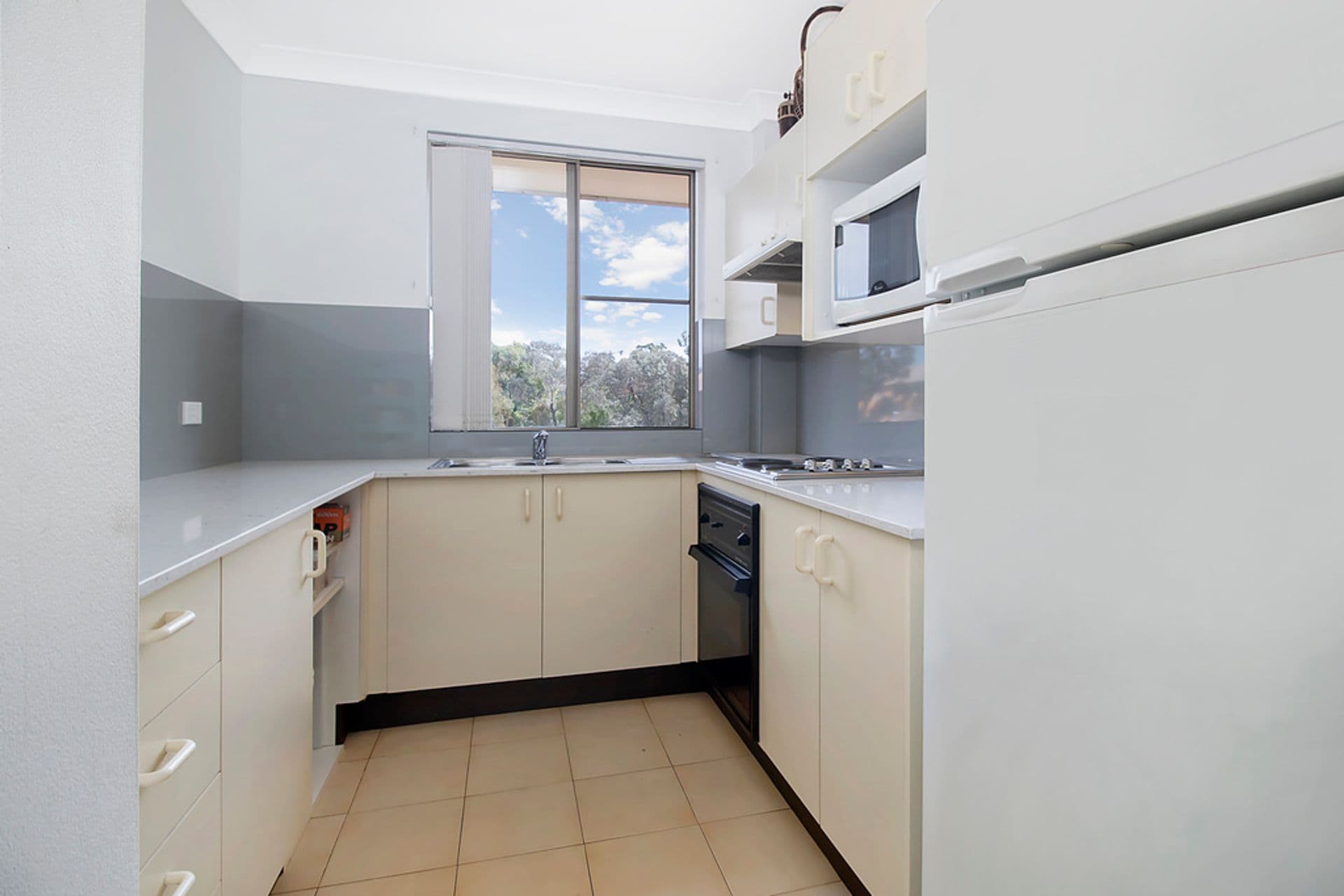 16/2  Riverpark Drive, Liverpool, NSW, 2170, Liverpool - Thumbnail 2