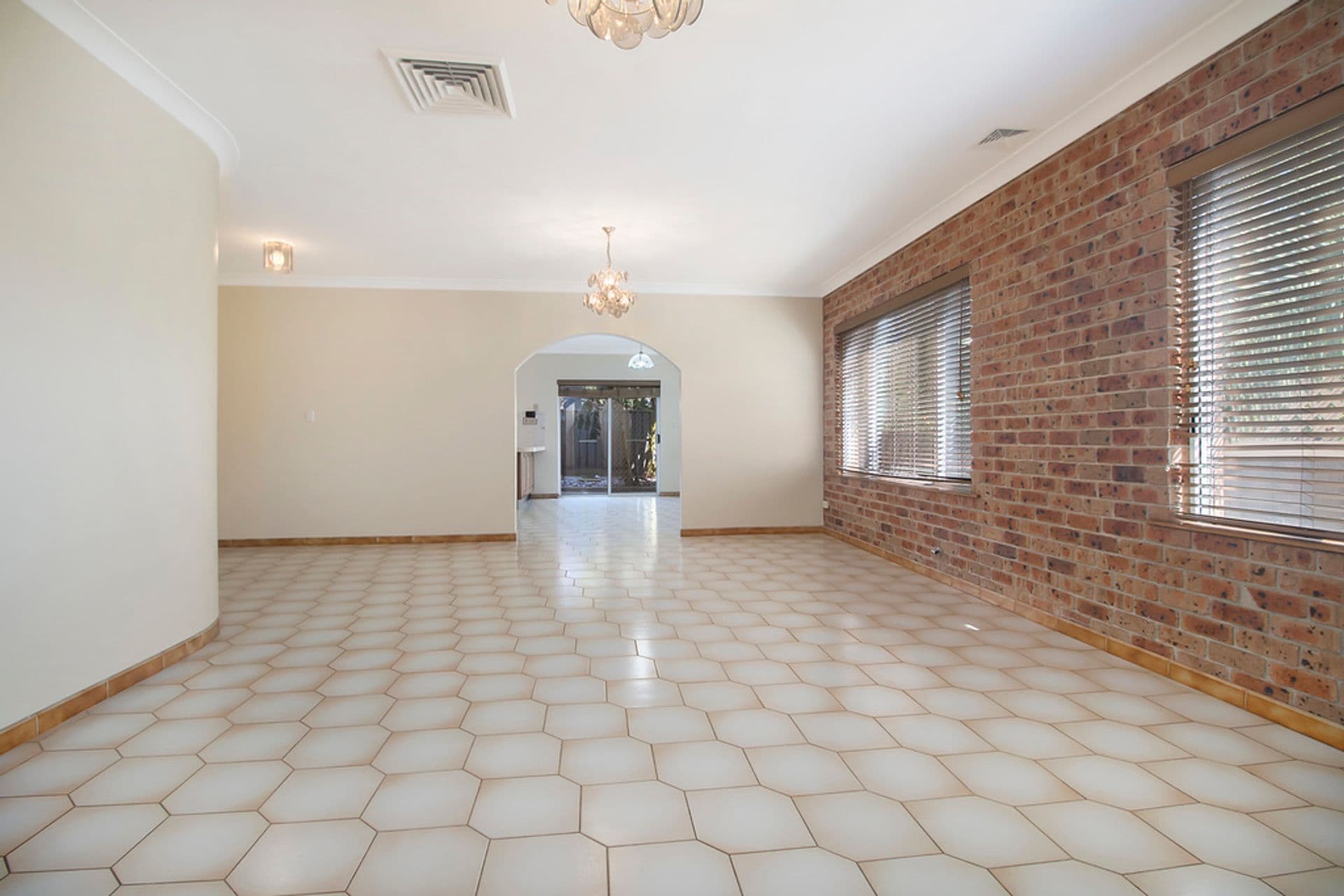 10 Randwick Close, Casula, NSW, 2170, Casula - Thumbnail 3