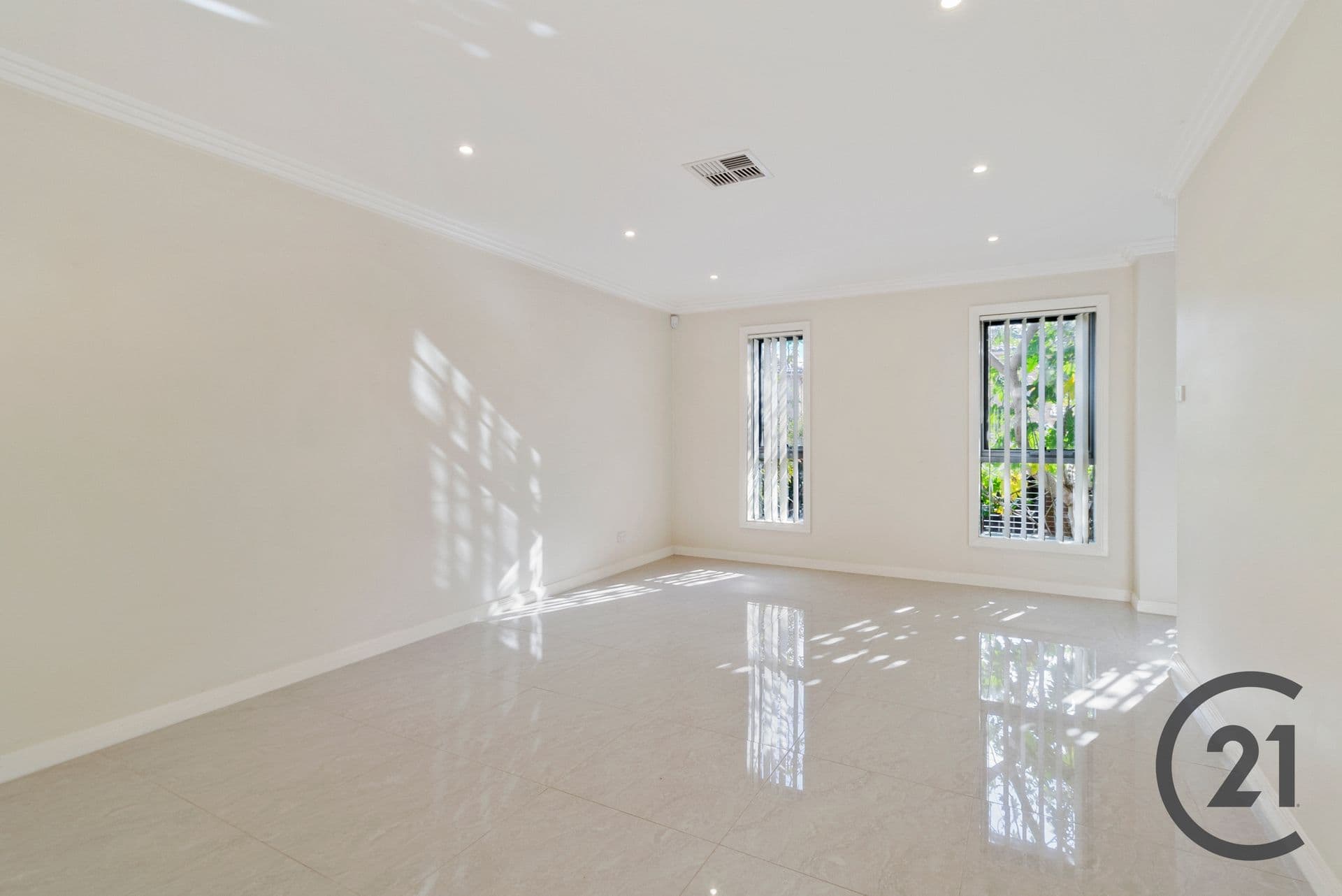 2 Sanananda Road, Holsworthy, NSW, 2173, Holsworthy - Thumbnail 4