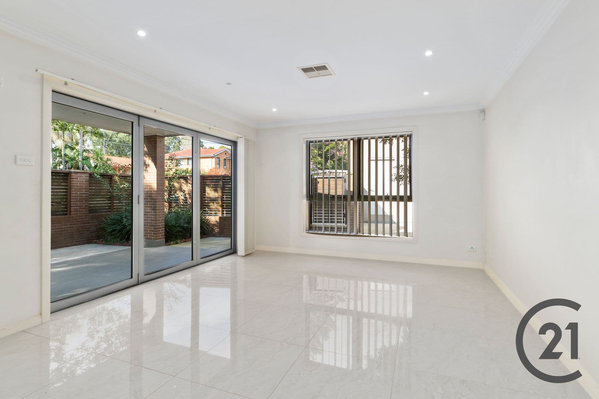 2 Sanananda Road, Holsworthy, NSW, 2173, Holsworthy - Thumbnail 5