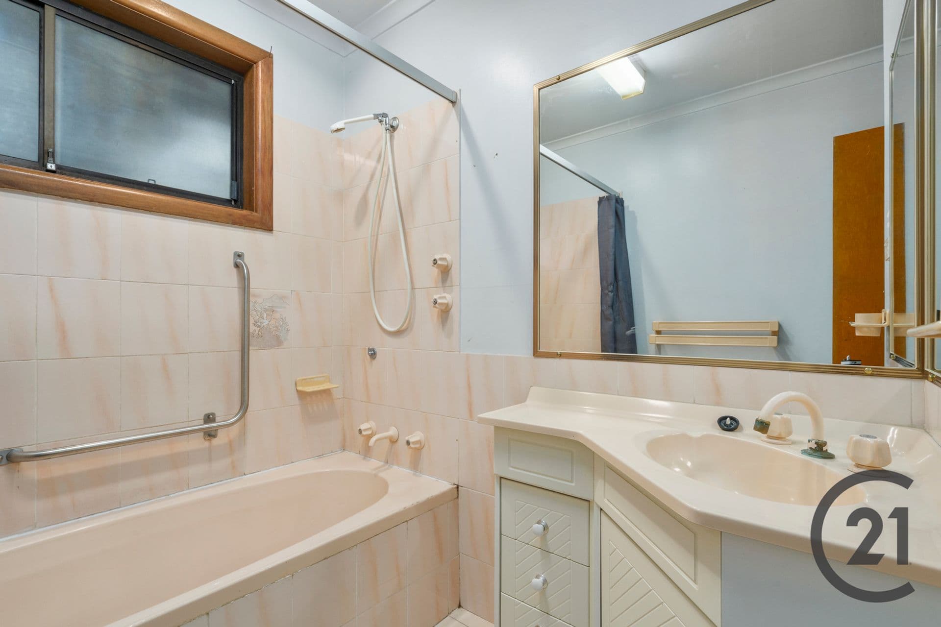 18 Hull Avenue, Lurnea, NSW, 2170, Lurnea - Thumbnail 5