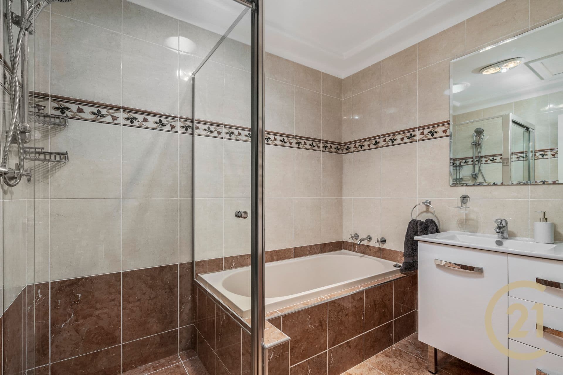33 Edgecombe Avenue, Moorebank, NSW, 2170, Moorebank - Thumbnail 8