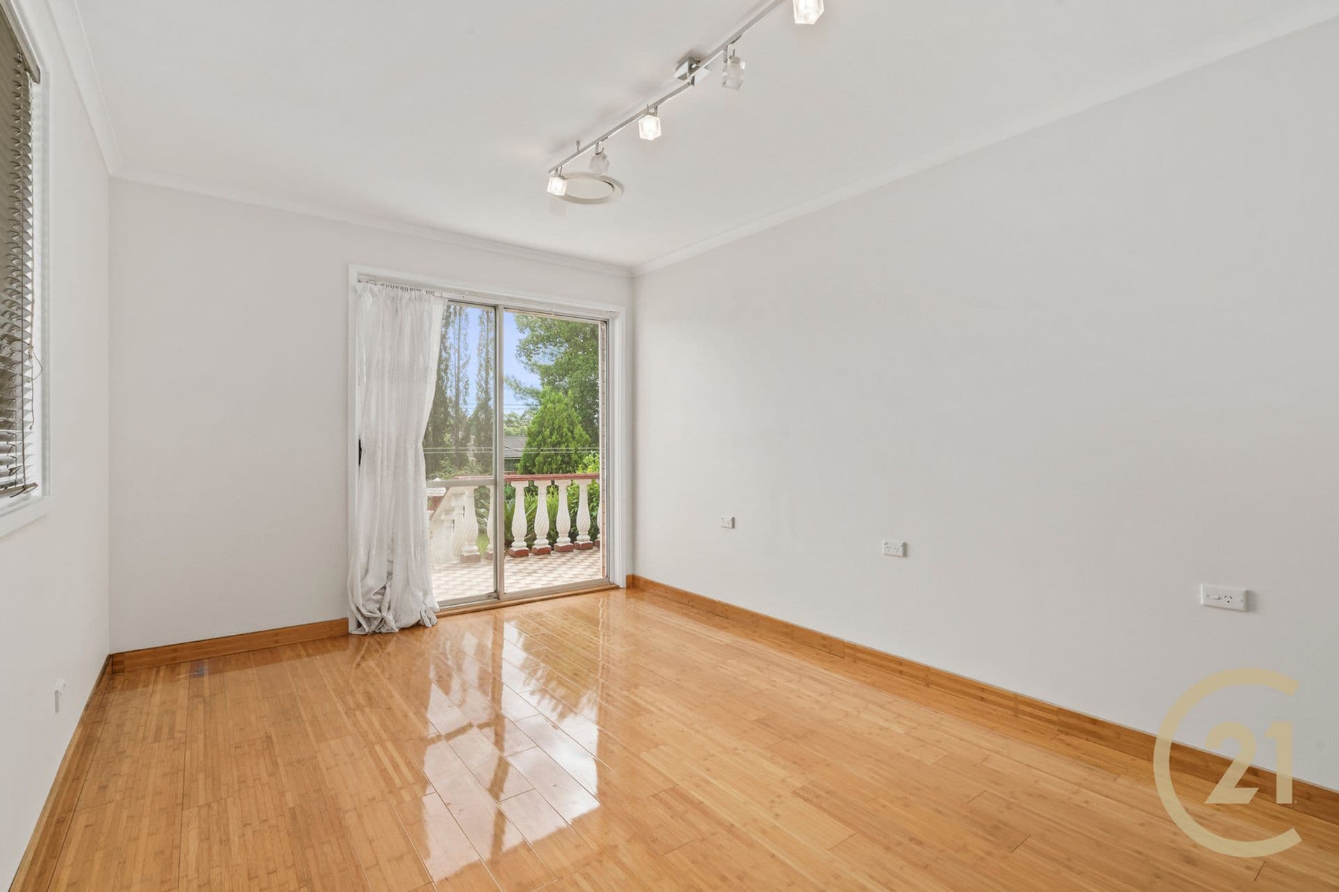 10 Tantani Avenue, Green Valley, NSW, 2168, Green Valley - Thumbnail 4