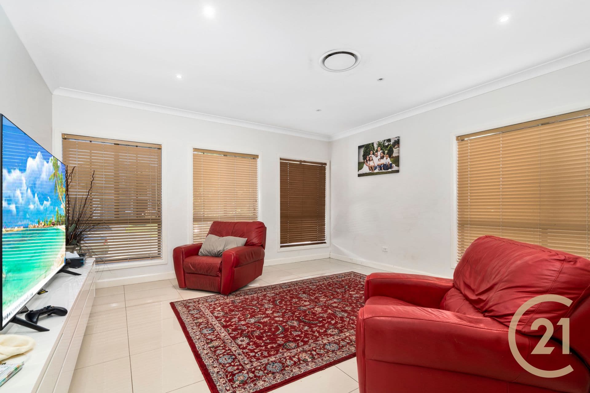 2B Harraden Drive, West Hoxton, NSW, 2171, West Hoxton - Thumbnail 2