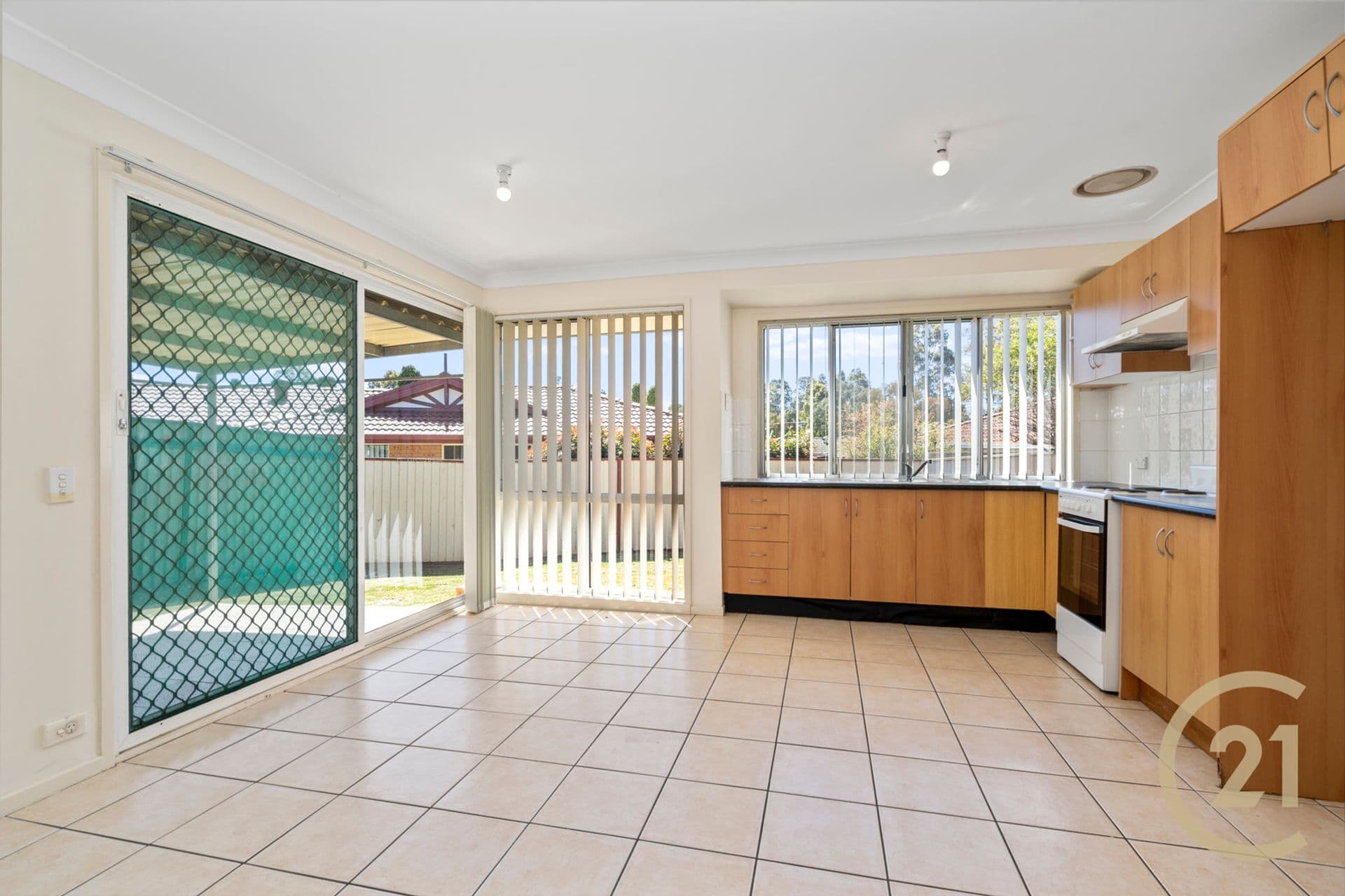 10 Naretha Lane, Green Valley, NSW, 2168, Green Valley - Thumbnail 3