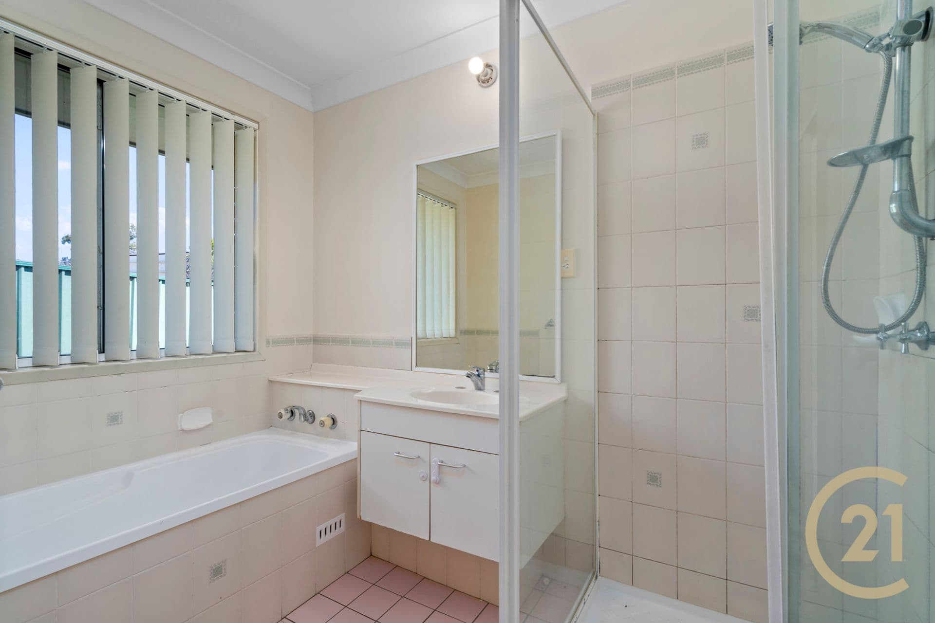 10 Naretha Lane, Green Valley, NSW, 2168, Green Valley - Thumbnail 8