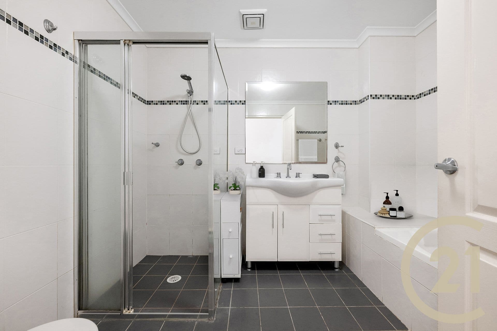26/8-10 Browne Parade, Warwick Farm, NSW, 2170, Warwick Farm - Thumbnail 6