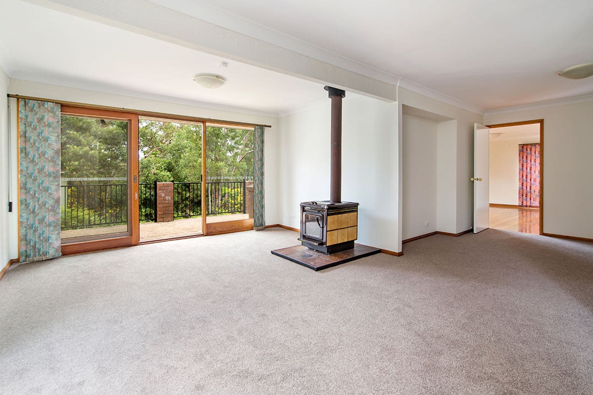 44 Jervis Drive, Illawong, NSW, 2234, Illawong - Thumbnail 4