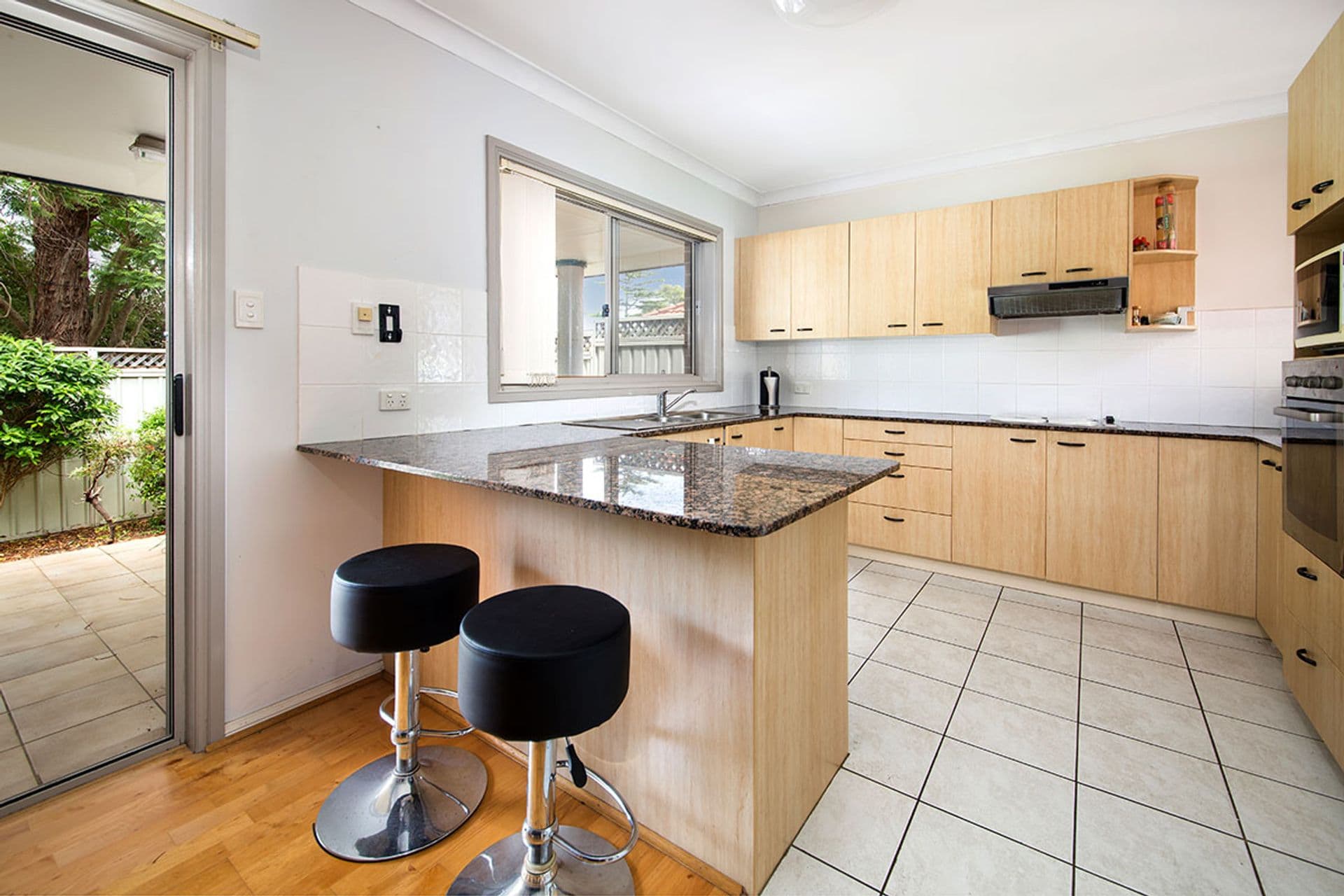 8/90-92 Auburn Street, Sutherland, NSW, 2232, Sutherland - Thumbnail 2