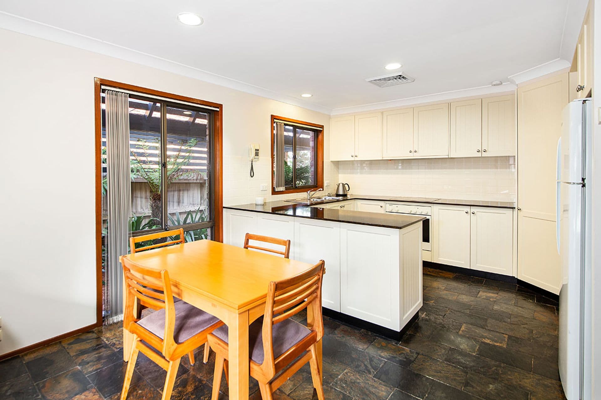 33  Redman Avenue, Illawong, NSW, 2234, Illawong - Thumbnail 3