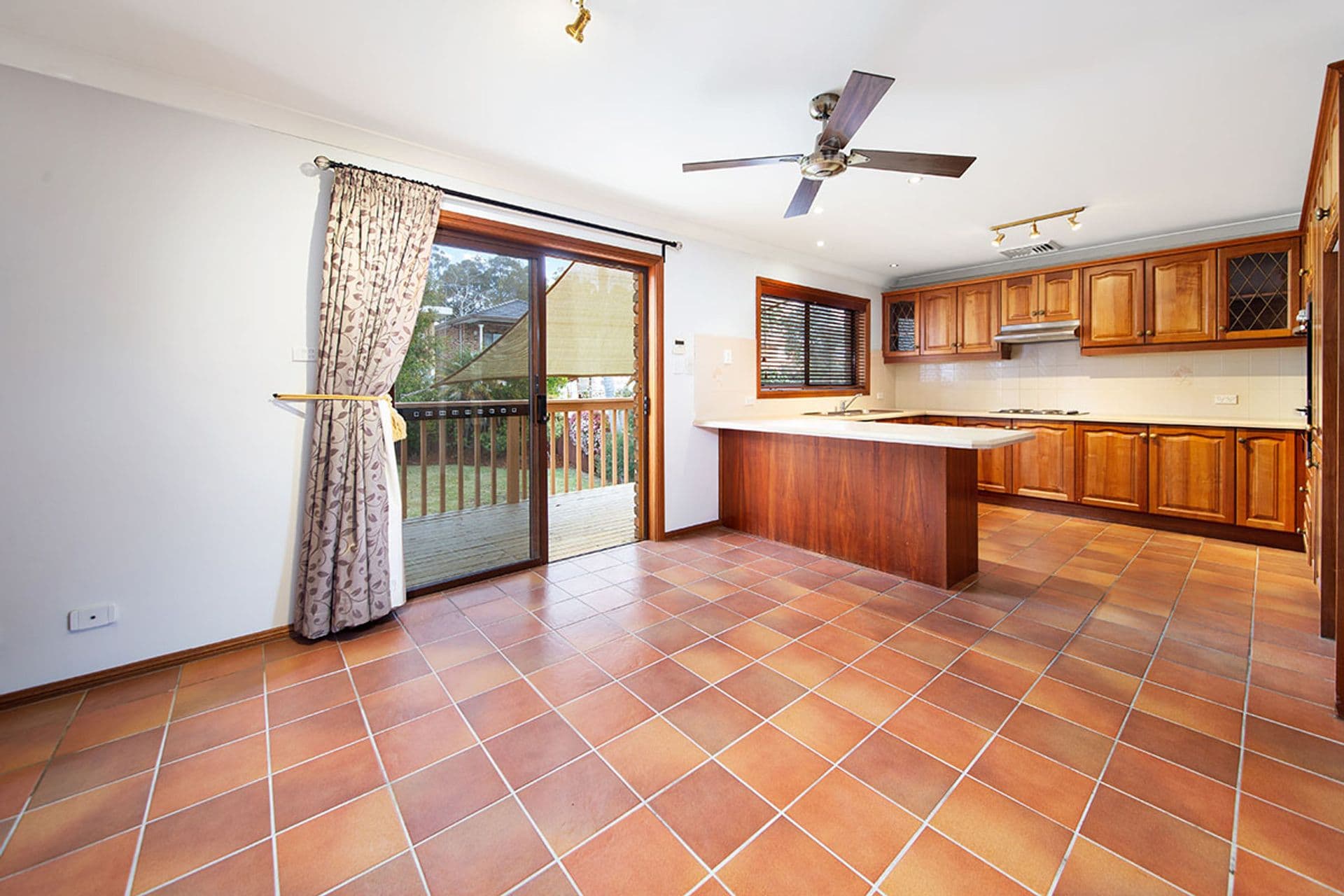 8 Hibiscus Close, Alfords Point, NSW, 2234, Alfords Point - Thumbnail 2