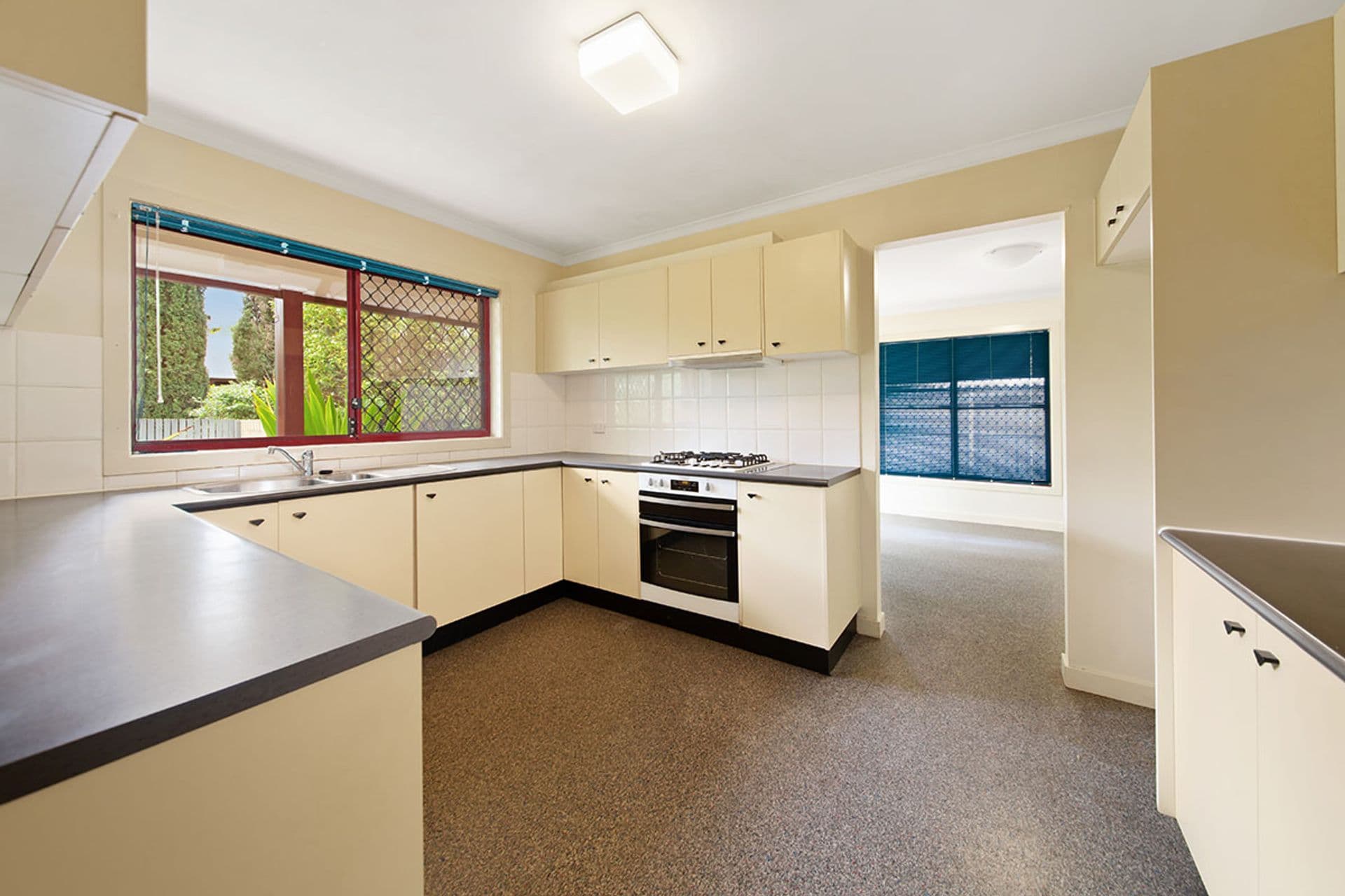 9/19 Troopers Mews, Holsworthy, NSW, 2173, Holsworthy - Thumbnail 3