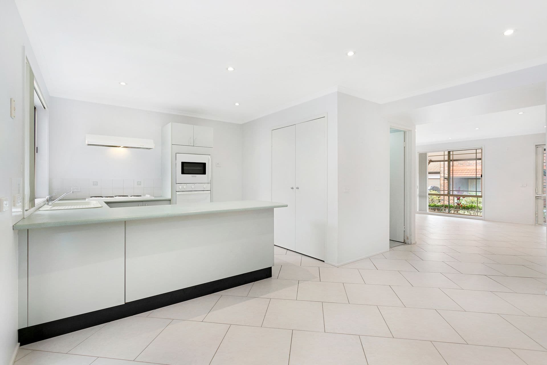 6/4 Owen Jones Row, Menai, NSW, 2234, Menai - Thumbnail 2