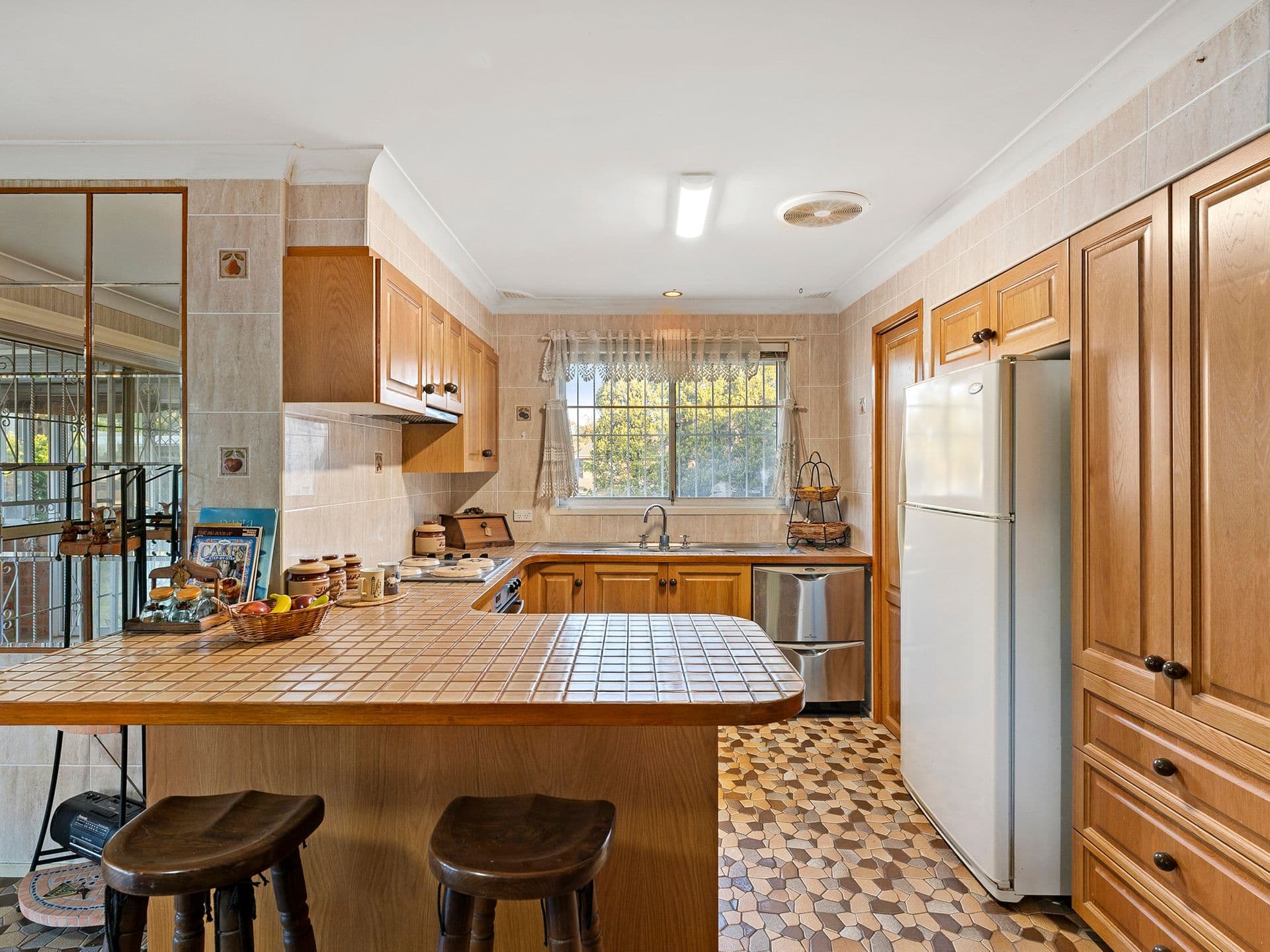 8 Blaxland Drive, Illawong, NSW, 2234, Illawong - Thumbnail 4