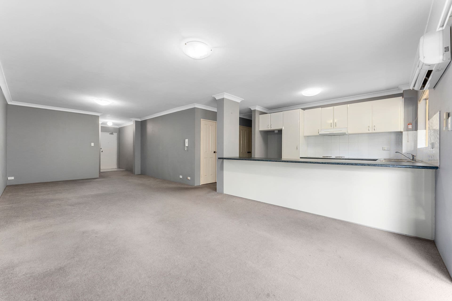 15/6-10 Gray Street, Sutherland, NSW, 2232, Sutherland - Thumbnail 2