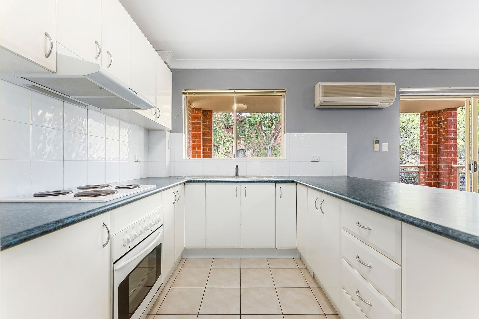 15/6-10 Gray Street, Sutherland, NSW, 2232, Sutherland - Thumbnail 4