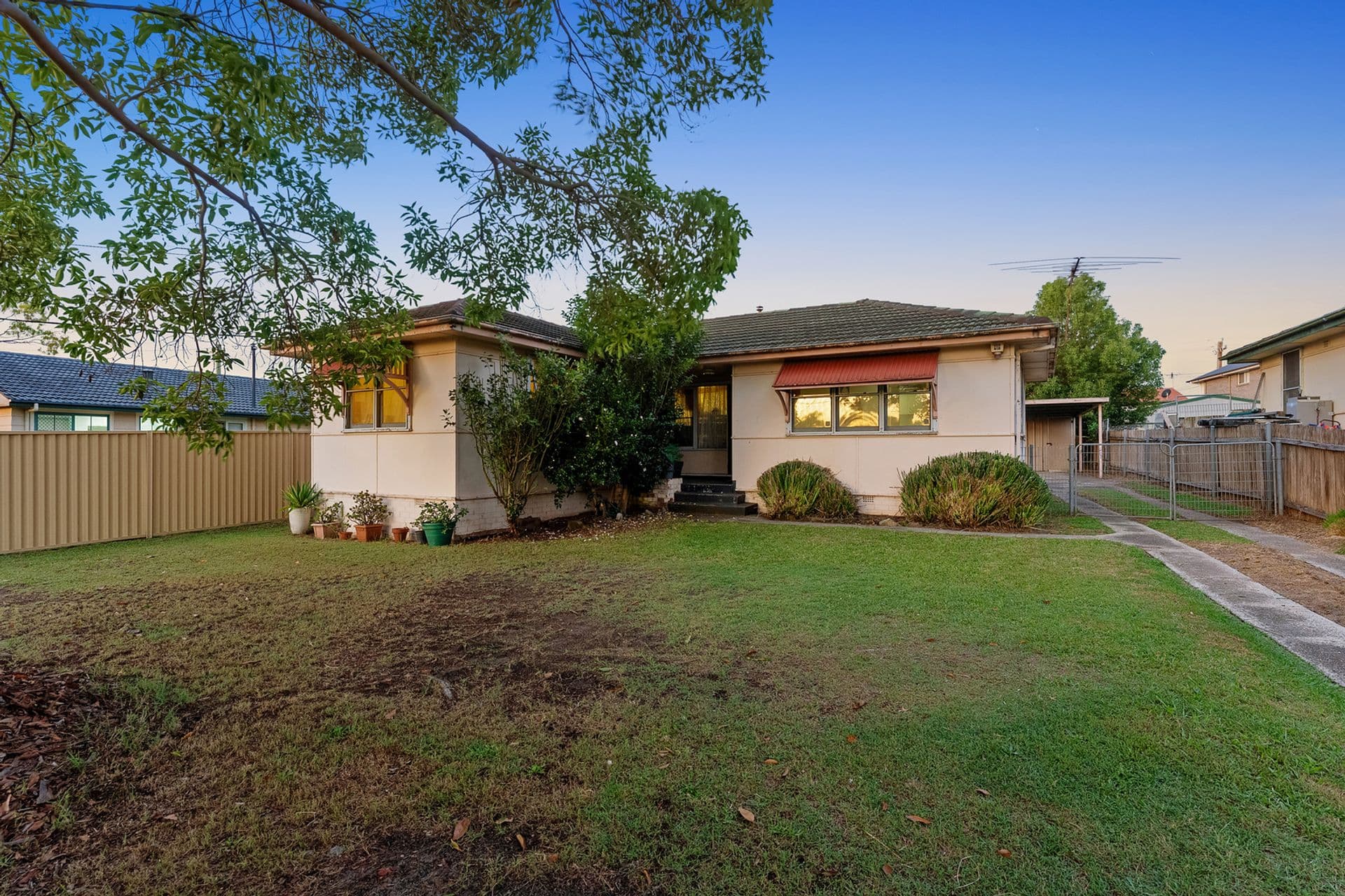 52 Mubo Crescent, Holsworthy, NSW, 2173, Holsworthy - Thumbnail 2