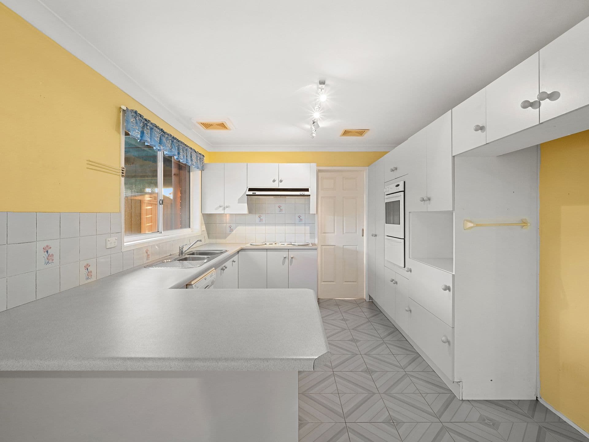 6 Spoonbill Avenue, Woronora Heights, NSW, 2233, Woronora Heights - Thumbnail 3