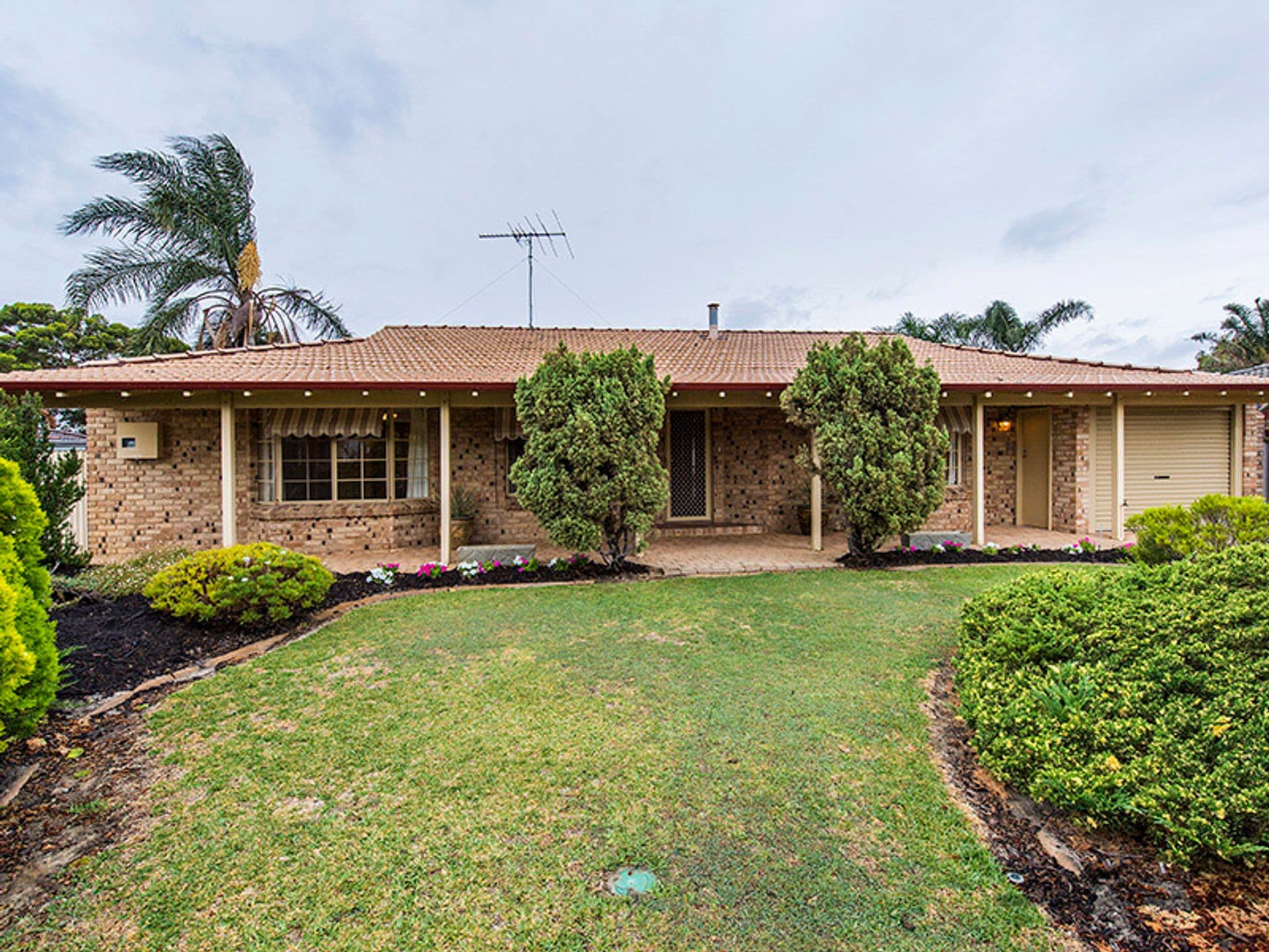 16 Sandford Crescent, Halls Head, WA, 6210, Halls Head - Image 1