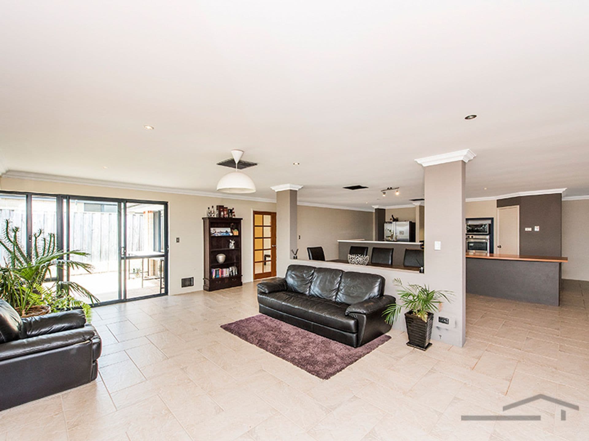 15 Waratah Circle, Halls Head, WA, 6210, Halls Head - Thumbnail 2