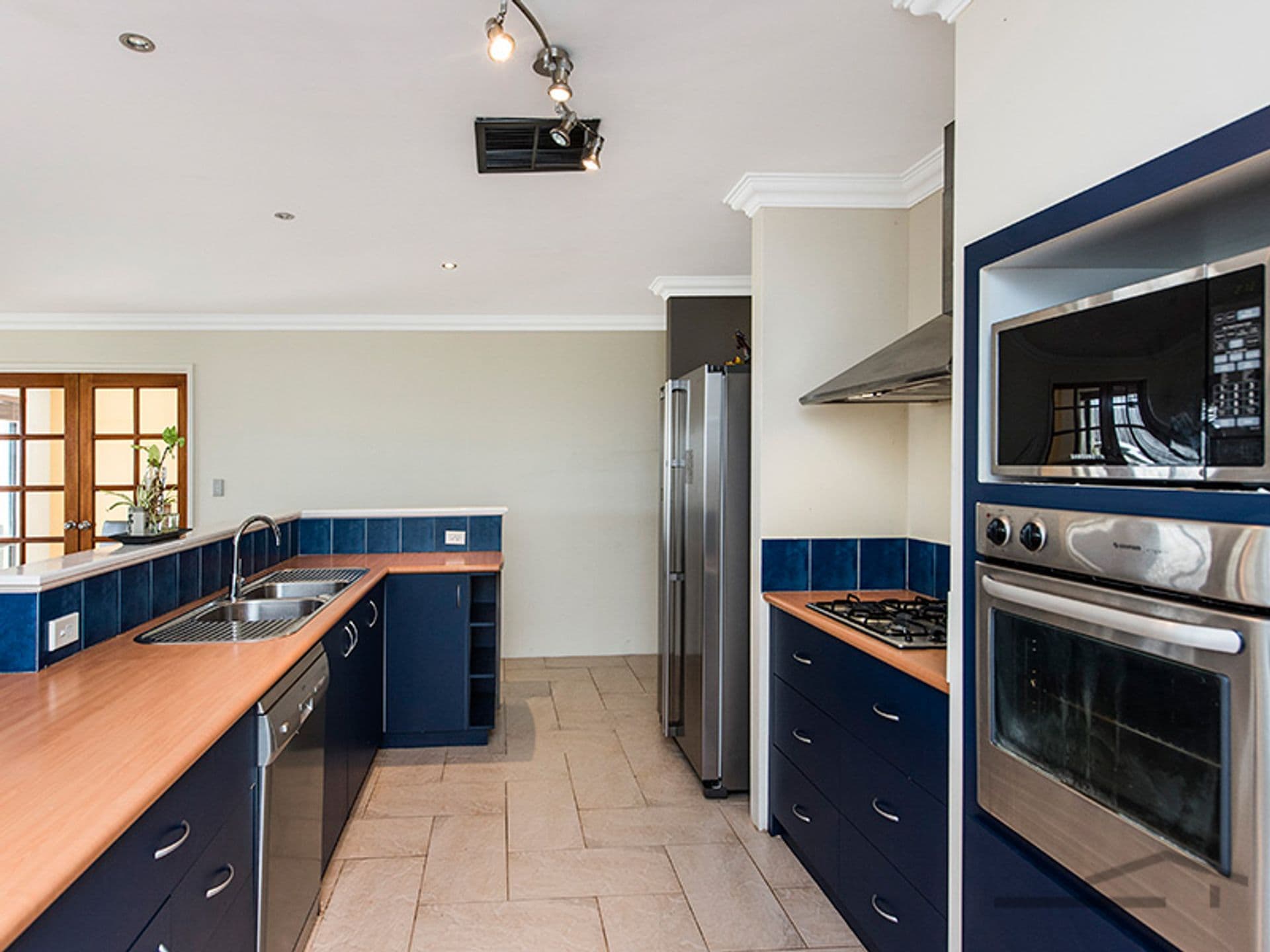 15 Waratah Circle, Halls Head, WA, 6210, Halls Head - Thumbnail 4