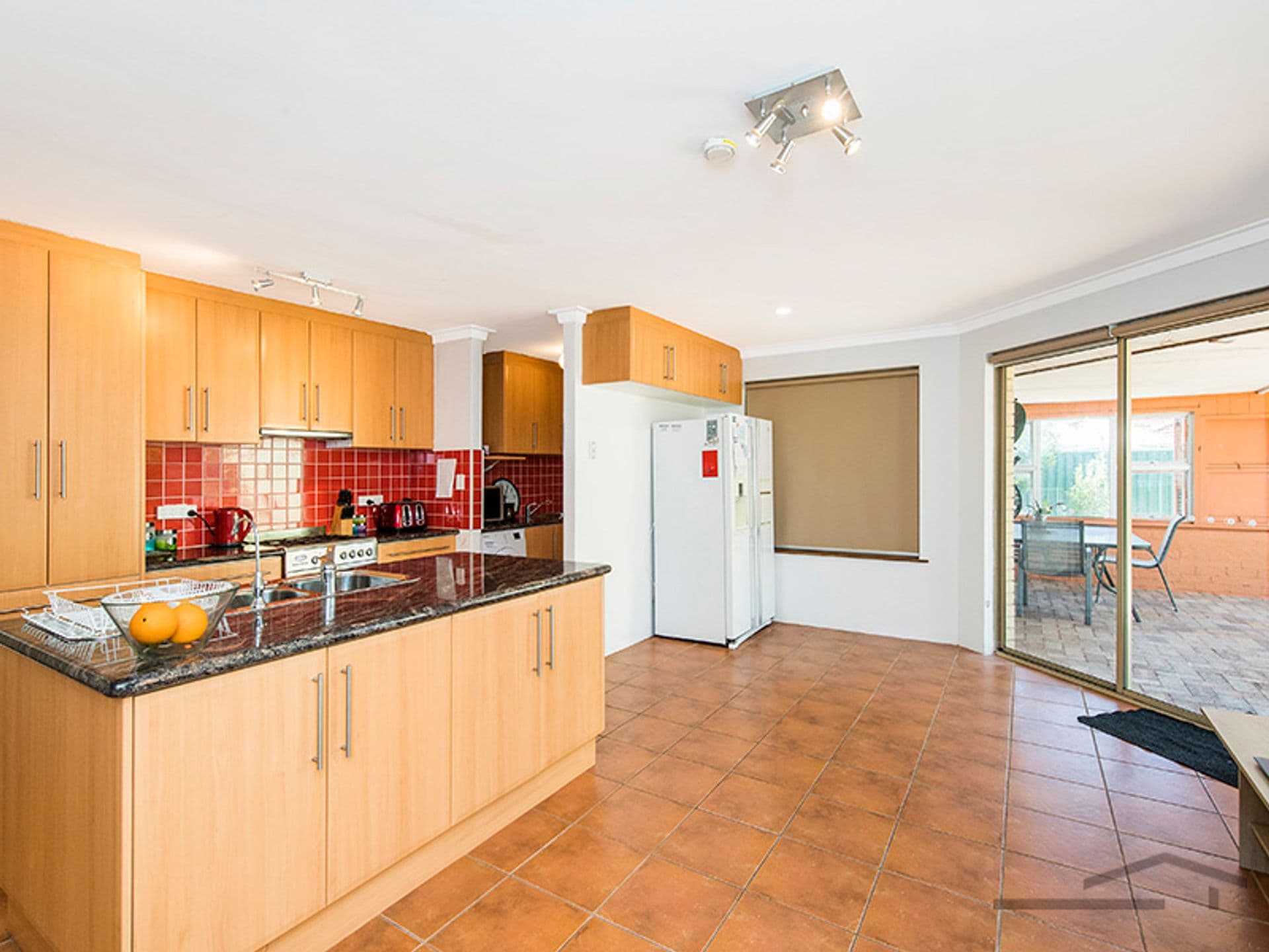 2 Warbrook Place, Coodanup, WA, 6210, Coodanup - Thumbnail 3