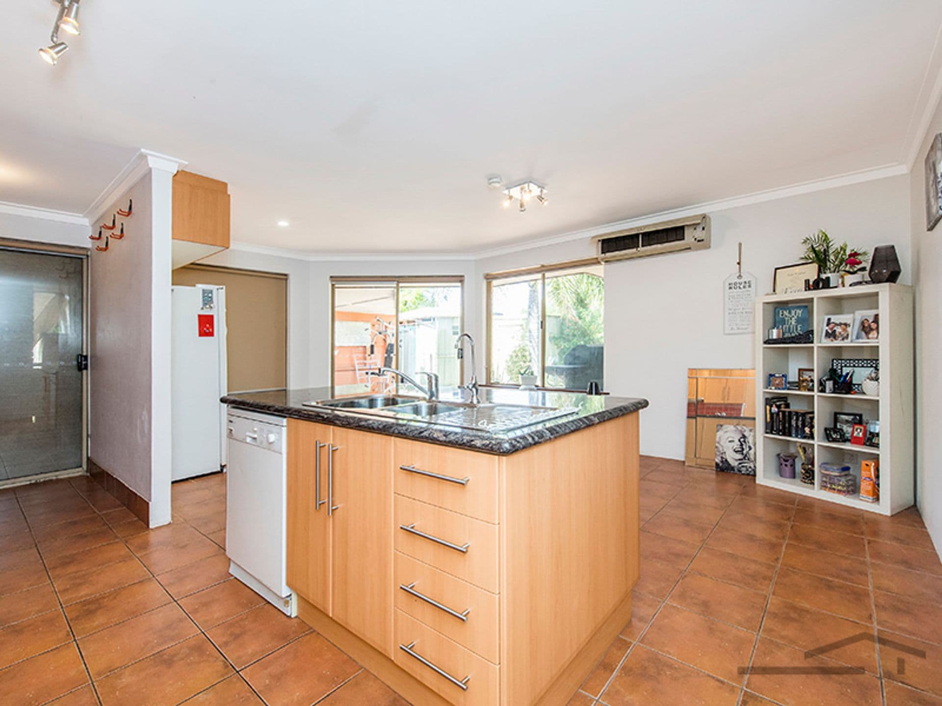 2 Warbrook Place, Coodanup, WA, 6210, Coodanup - Thumbnail 4