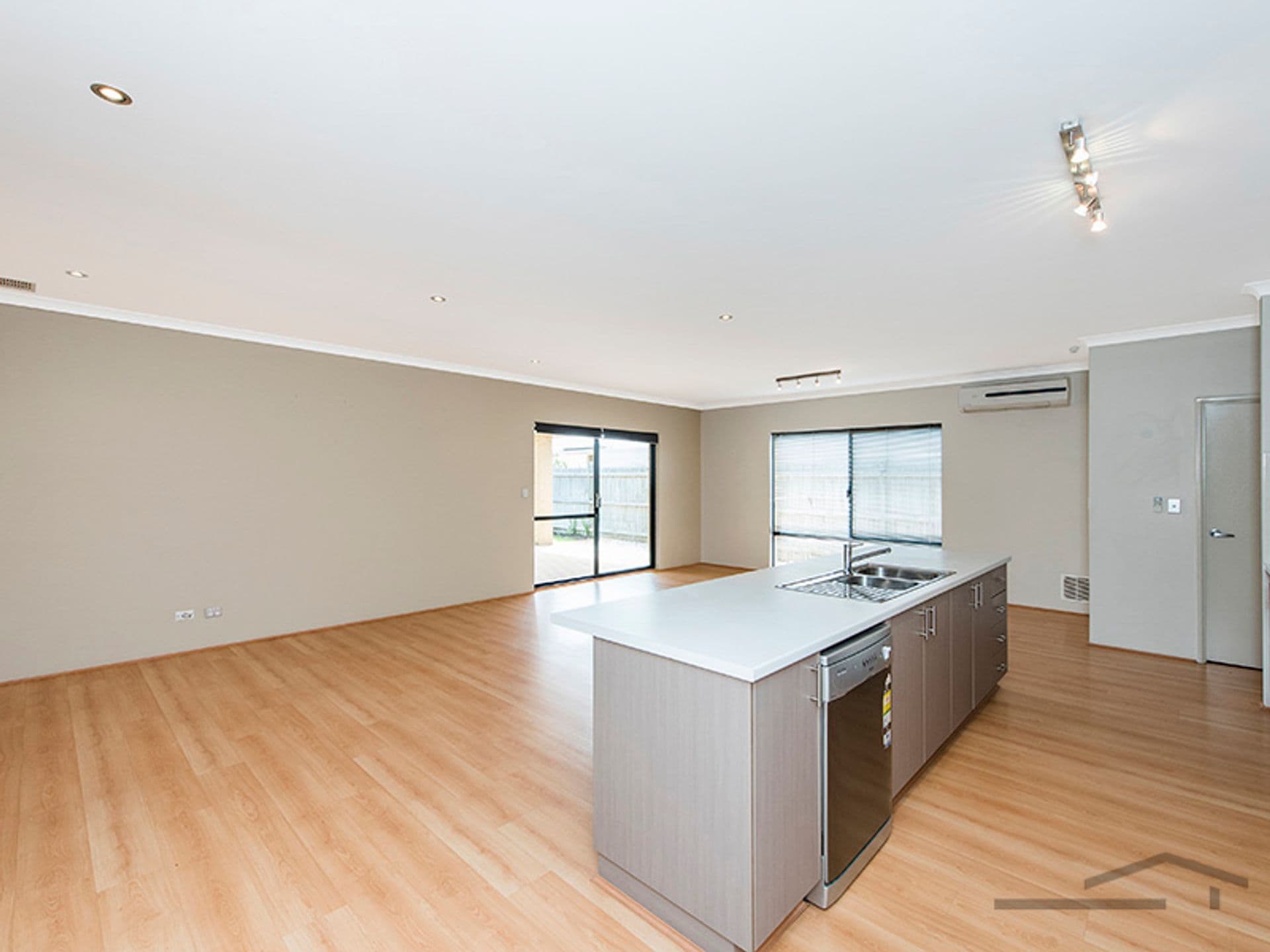 98 Hudson Drive, Dudley Park, WA, 6210, Dudley Park - Thumbnail 6