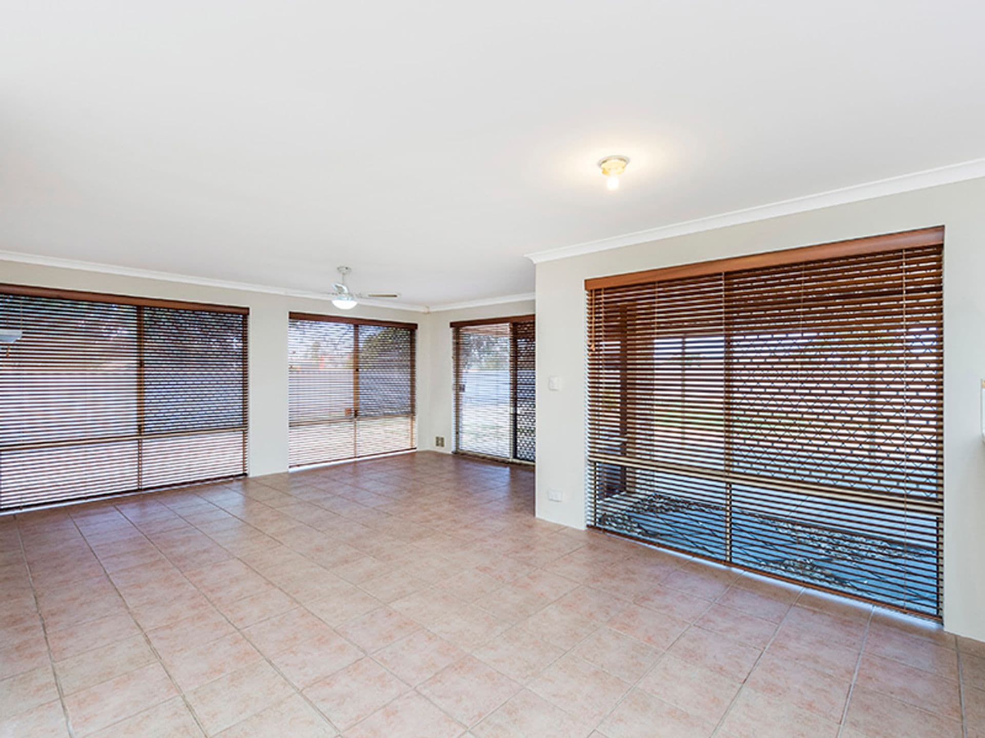 19 La Grange Place, Meadow Springs, WA, 6210, Meadow Springs - Thumbnail 8