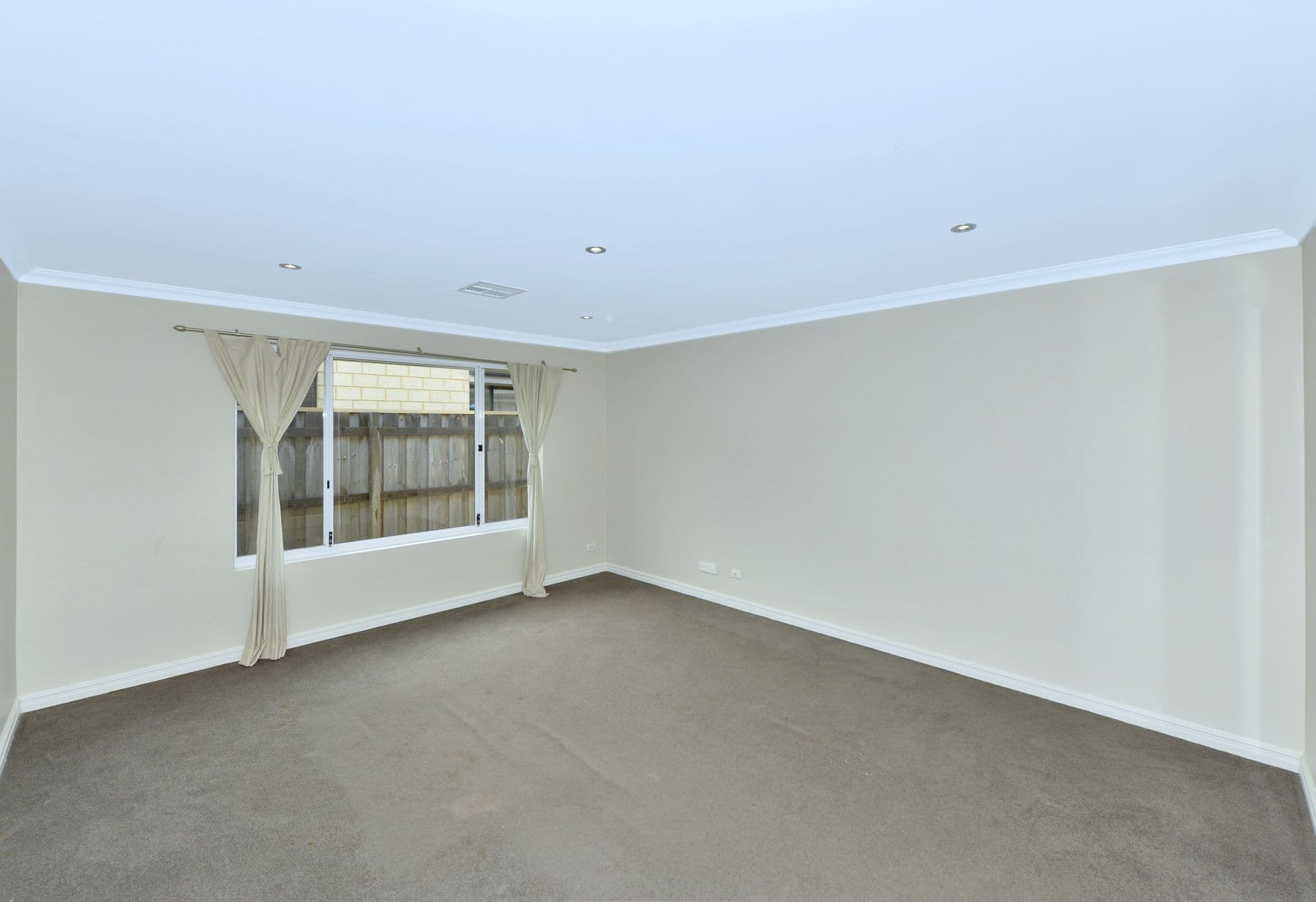 12 Marsdenia Road, Halls Head, WA, 6210, Halls Head - Thumbnail 3