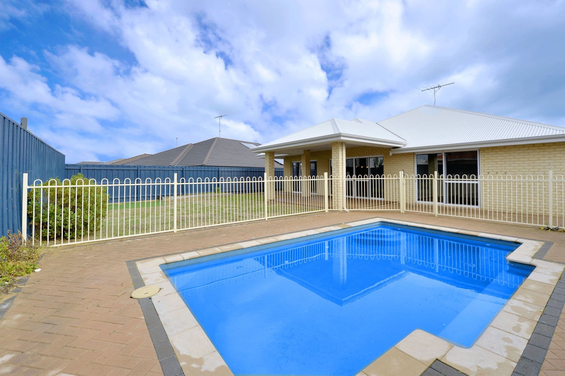 12 Marsdenia Road, Halls Head, WA, 6210, Halls Head - Thumbnail 2