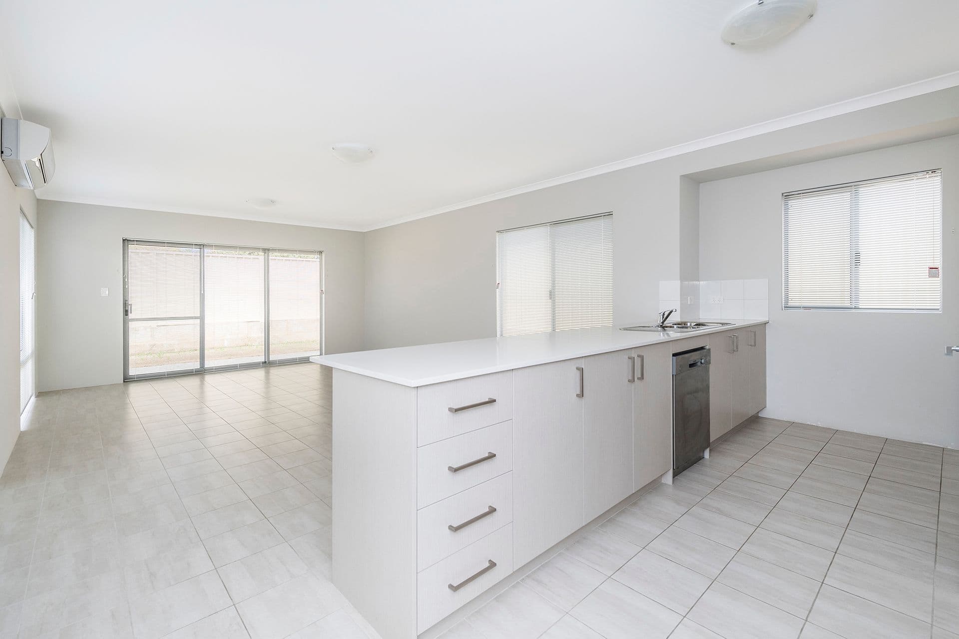 24 Quendamia Lane, Mandurah, WA, 6210, Mandurah - Thumbnail 2