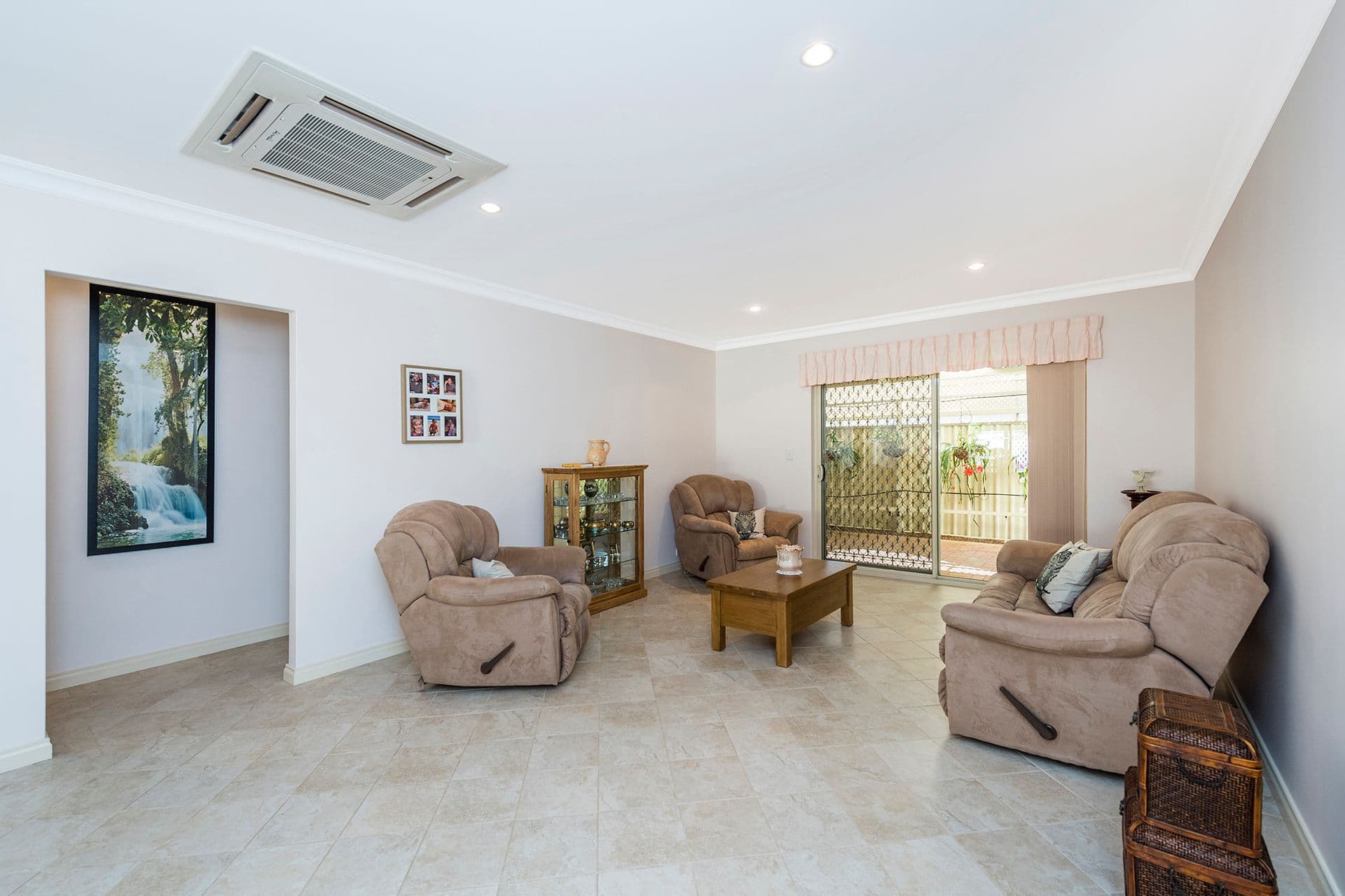 4  Nullewa Parkway, Lakelands, WA, 6180, Lakelands - Thumbnail 4