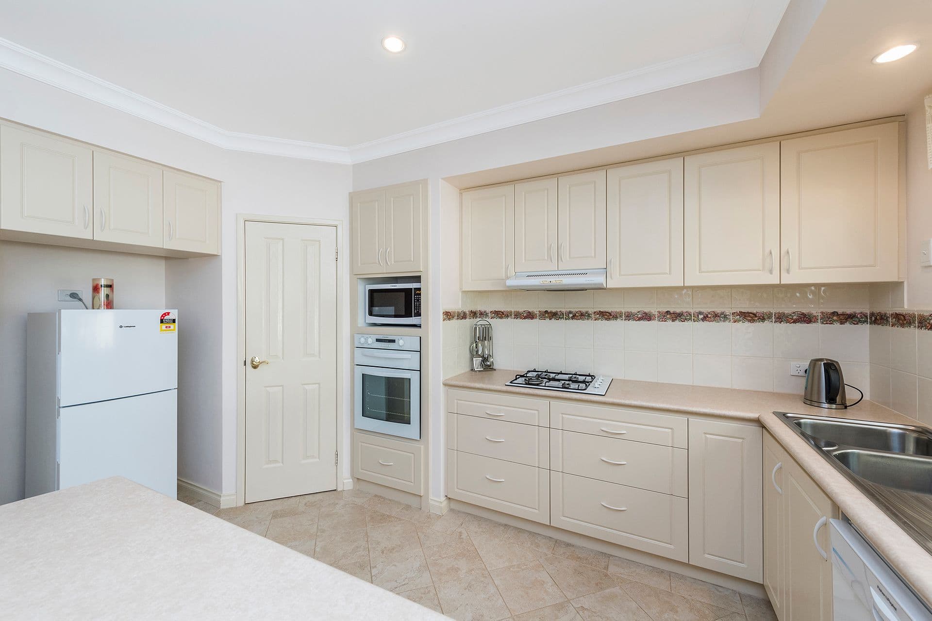 4  Nullewa Parkway, Lakelands, WA, 6180, Lakelands - Thumbnail 7