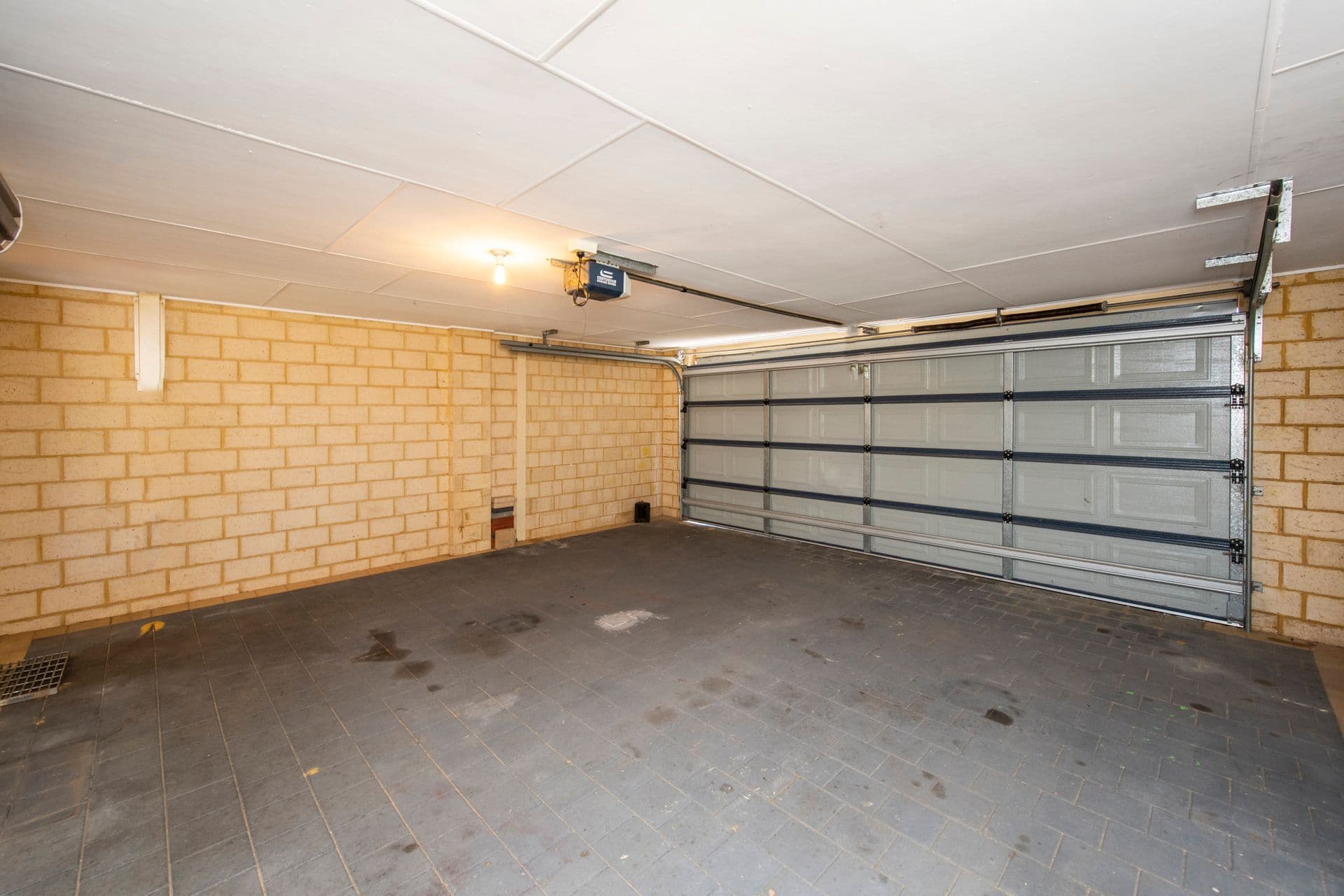 14 Pineknoll Gardens, Meadow Springs, WA, 6210, Meadow Springs - Thumbnail 4
