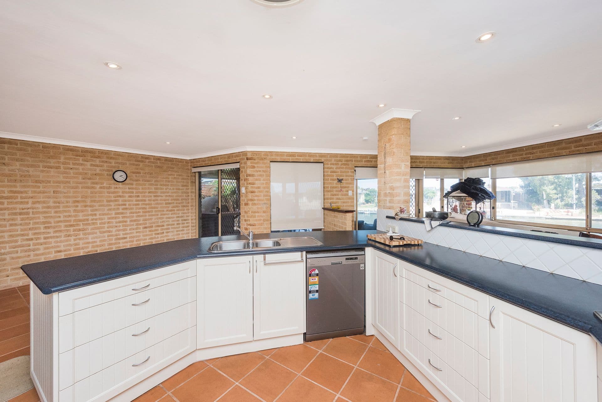 47 Allambi Way, South Yunderup, WA, 6208, South Yunderup - Thumbnail 2