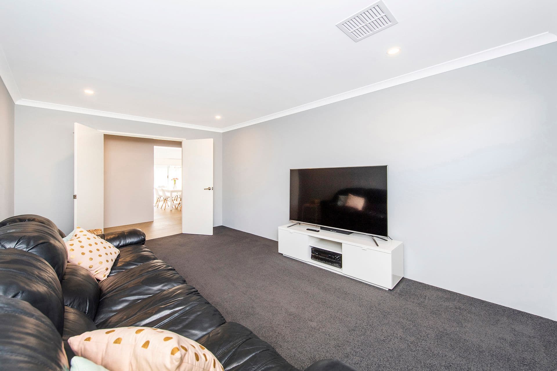 16 Tuscan Way, Karnup, WA, 6176, Karnup - Thumbnail 4