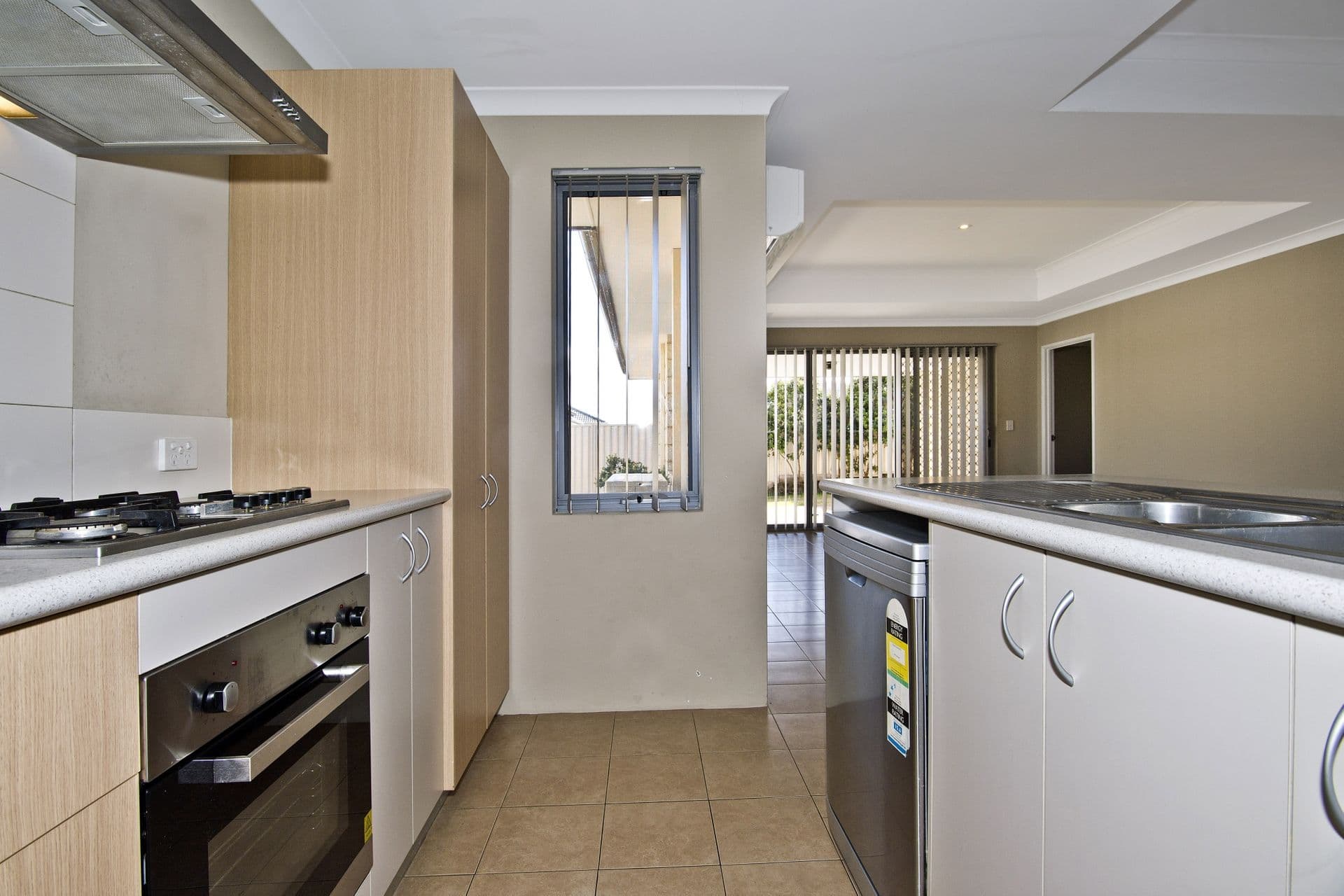 37 Sorrento Turn, Secret Harbour, WA, 6173, Secret Harbour - Thumbnail 3