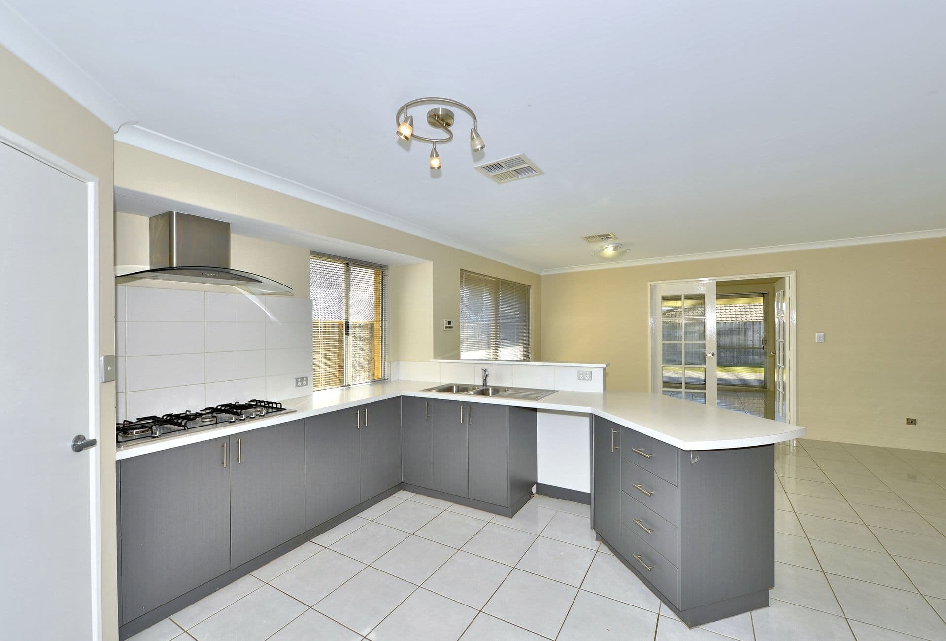 39 Marsdenia Road, Halls Head, WA, 6210, Halls Head - Thumbnail 2