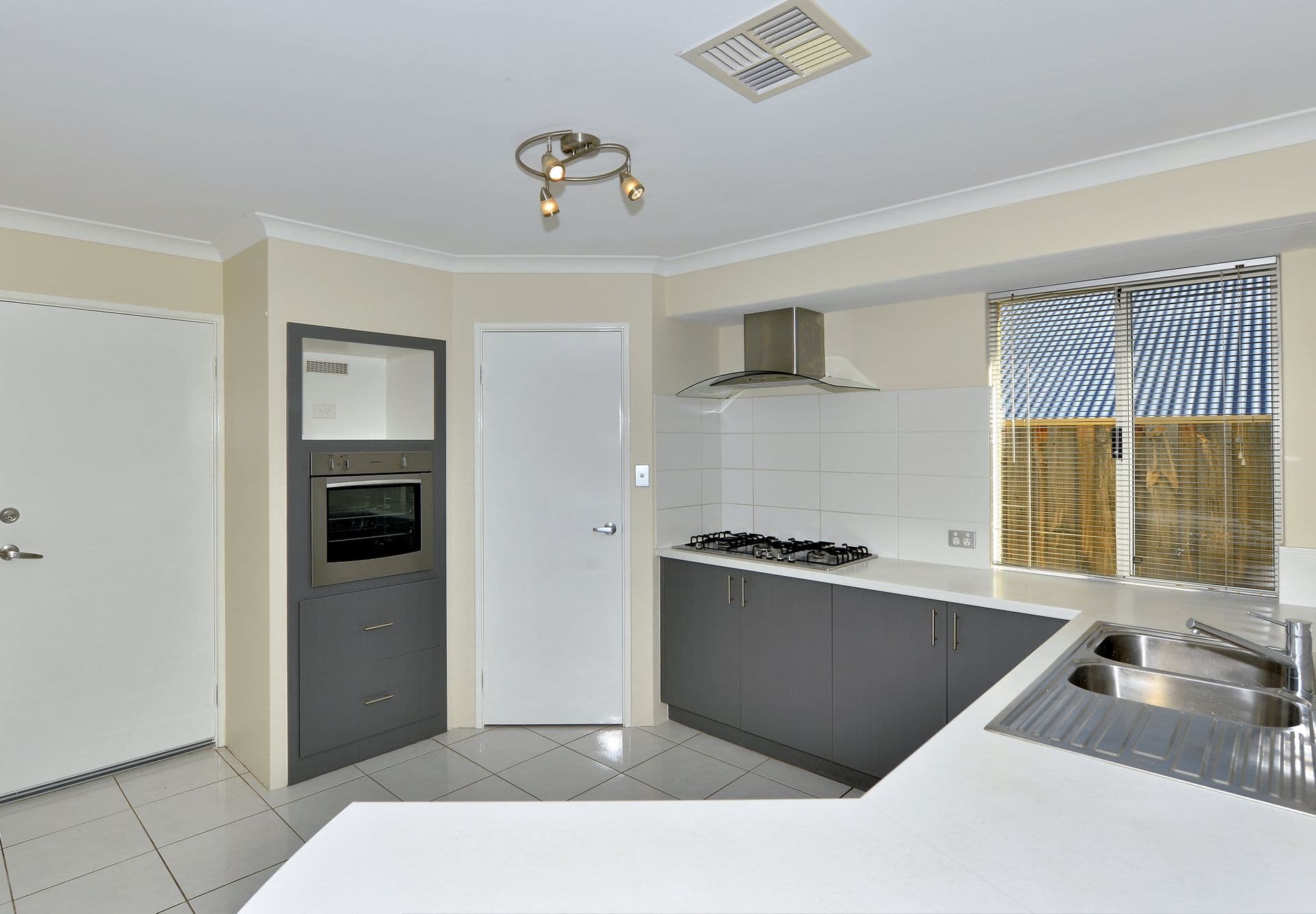 39 Marsdenia Road, Halls Head, WA, 6210, Halls Head - Thumbnail 3