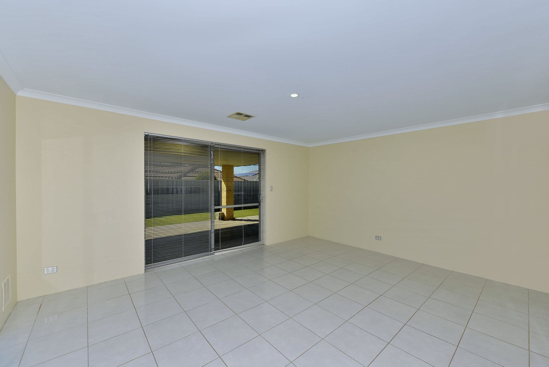 39 Marsdenia Road, Halls Head, WA, 6210, Halls Head - Thumbnail 5
