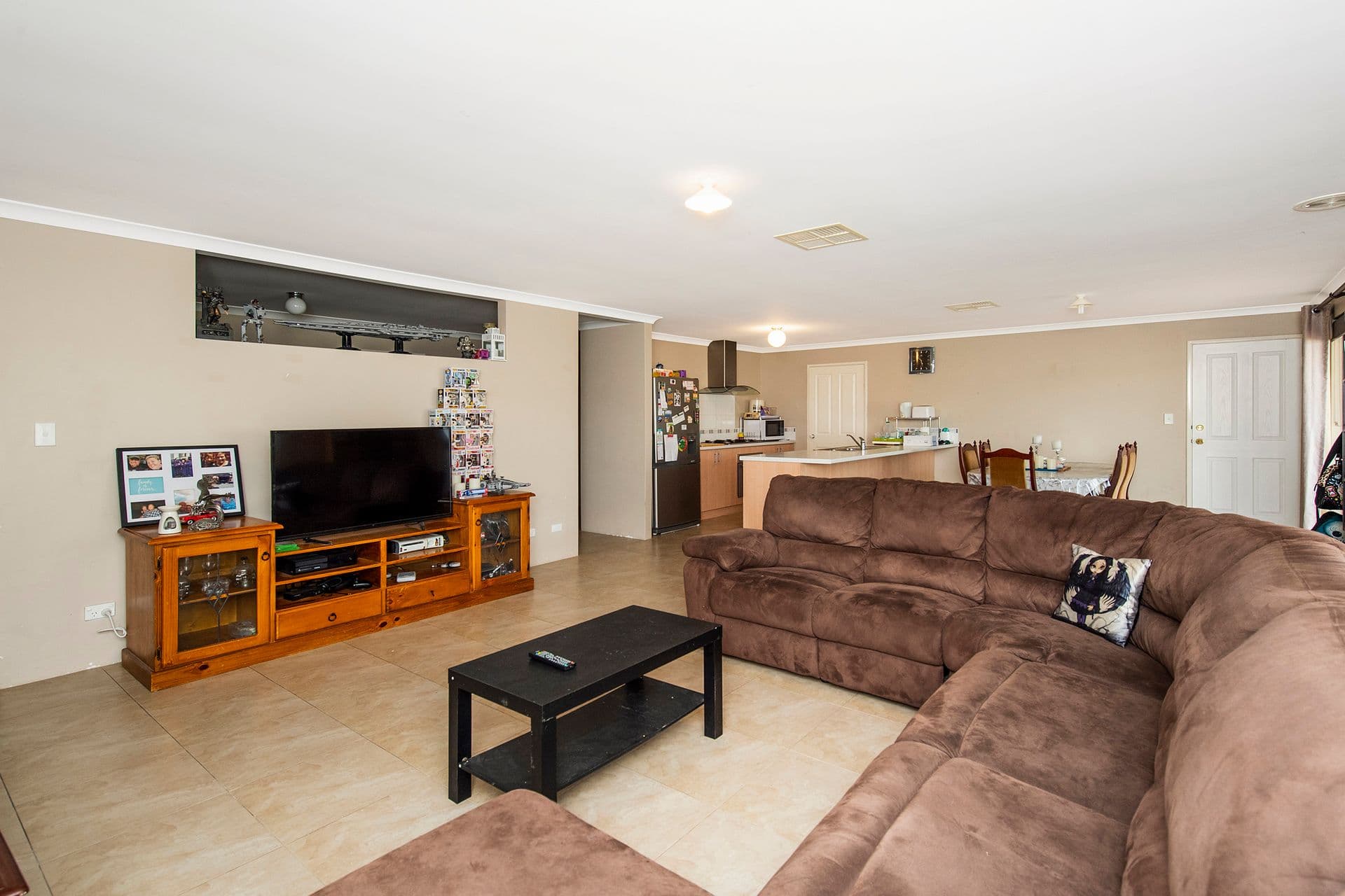 6 Lascelles Circus, Lakelands, WA, 6180, Lakelands - Thumbnail 5