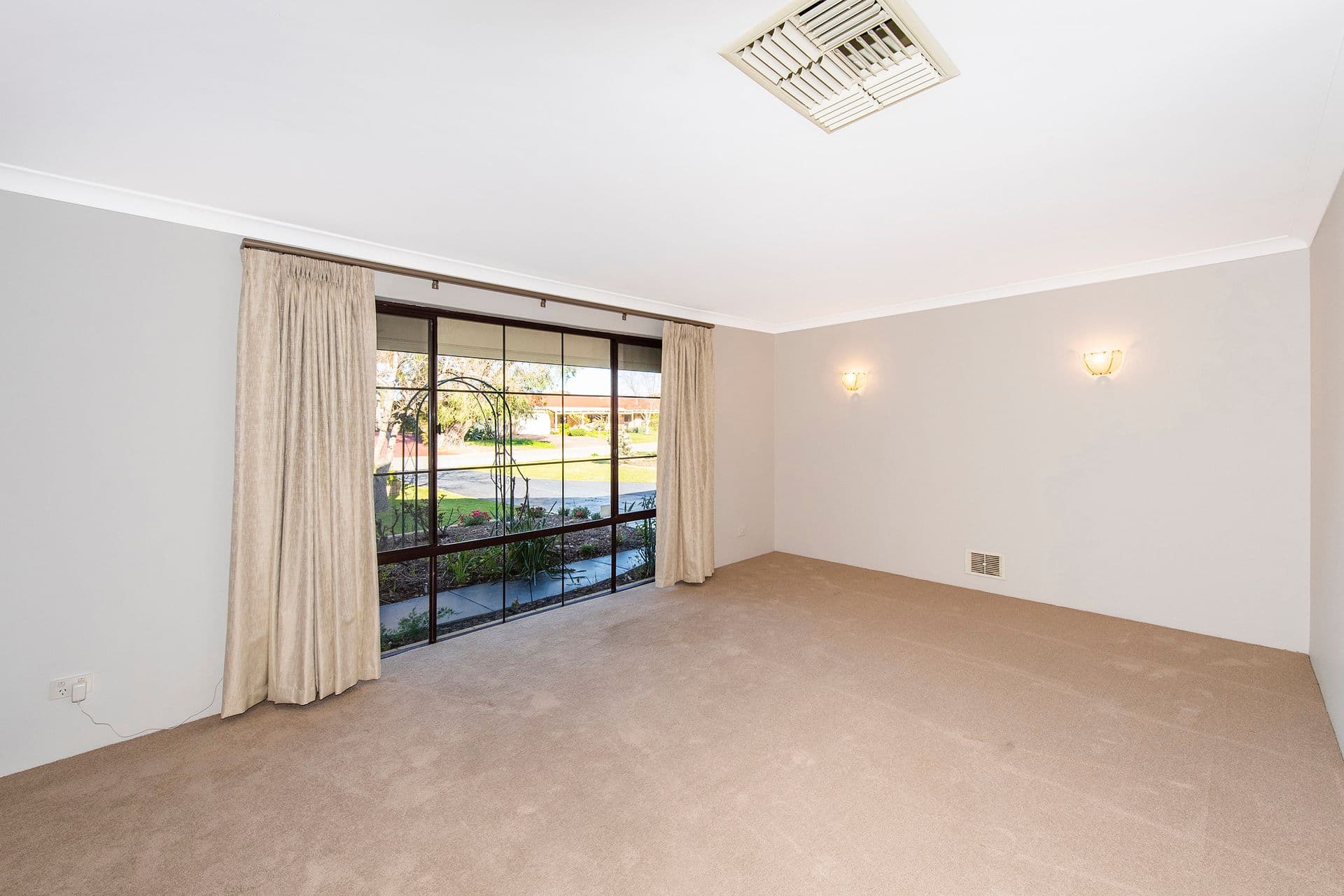 12 Columbia Close, Halls Head, WA, 6210, Halls Head - Thumbnail 3