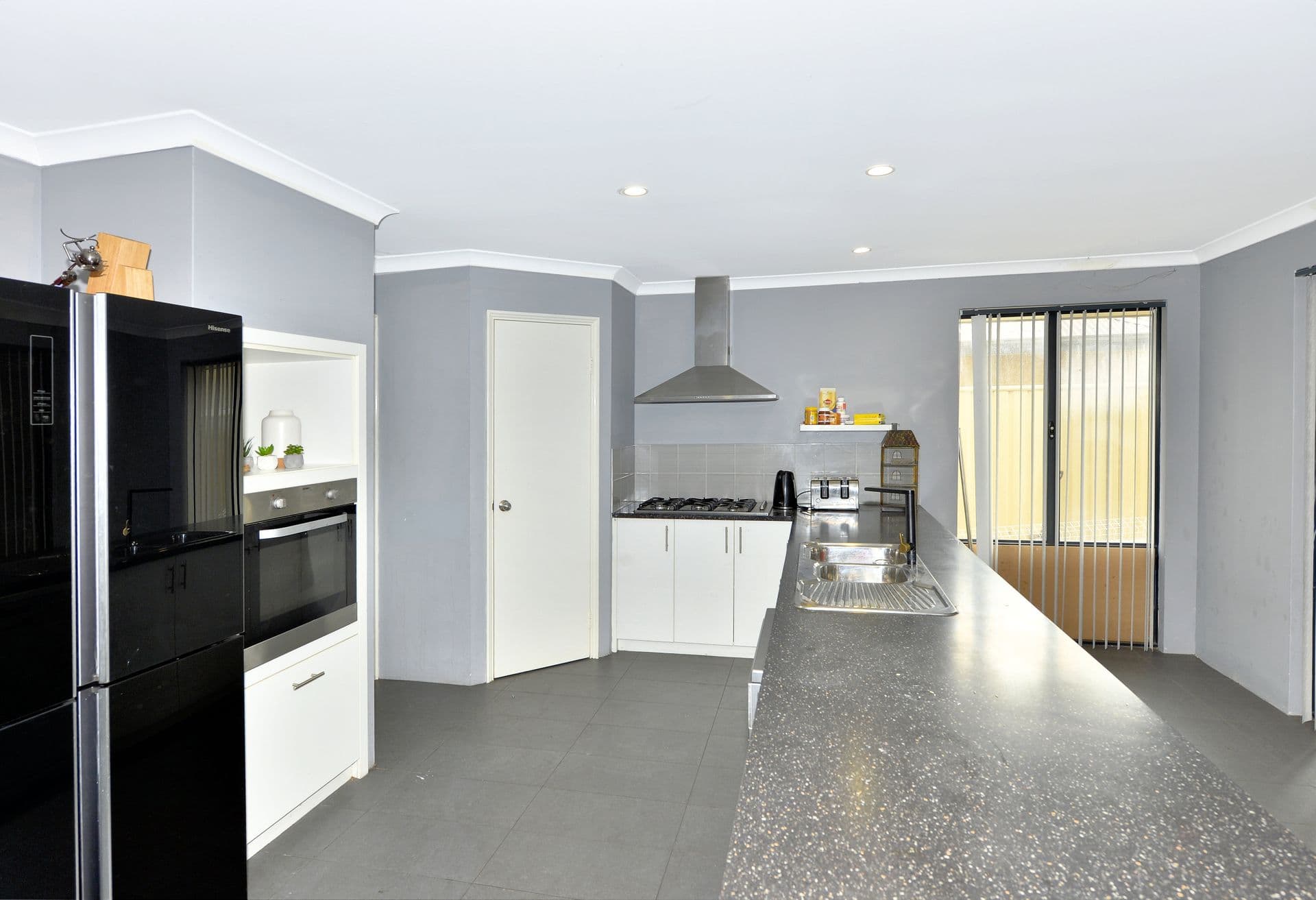 60 Badgerup Avenue, Lakelands, WA, 6180, Lakelands - Thumbnail 4