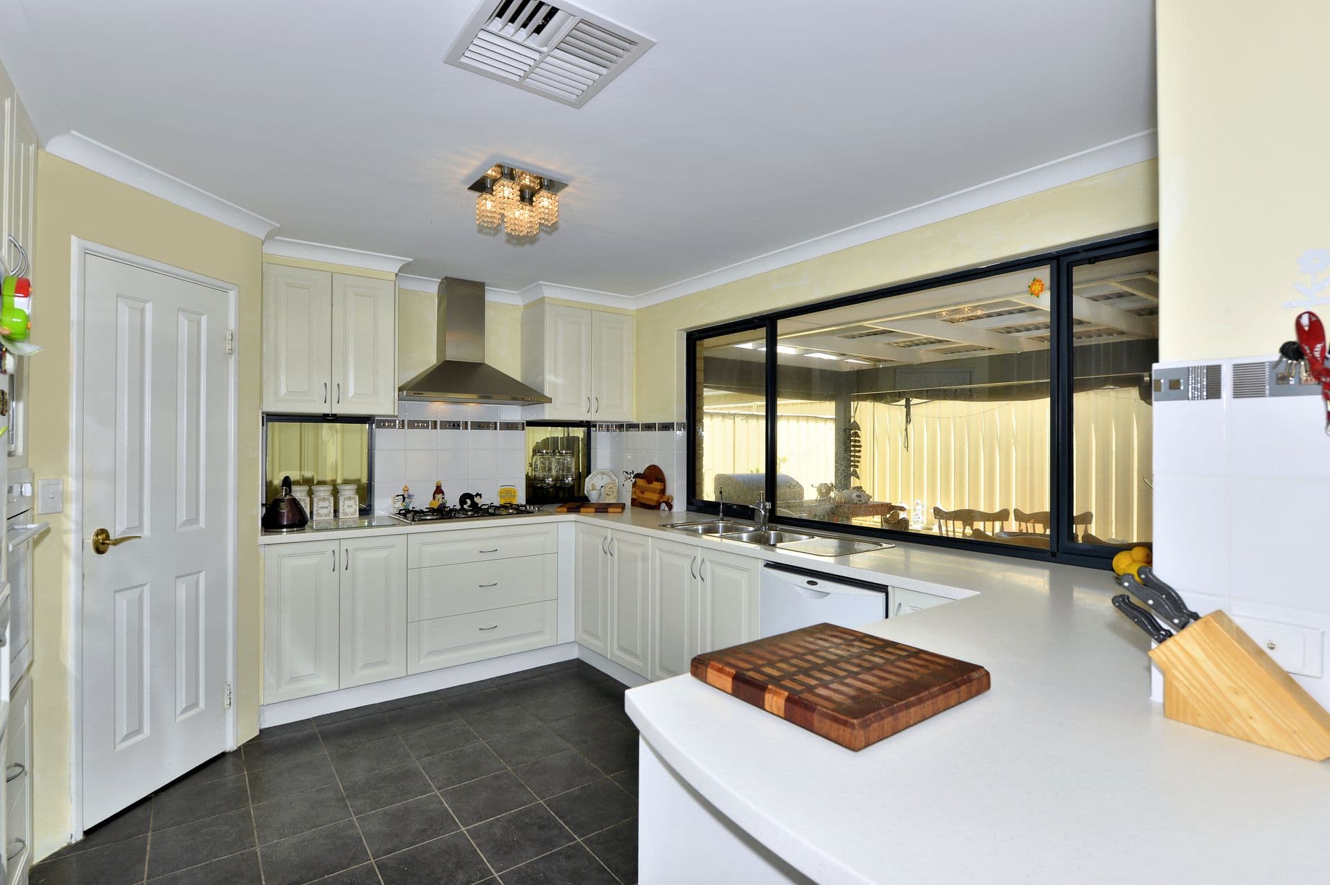 19 Bellambi Chase, Lakelands, WA, 6180, Lakelands - Thumbnail 2