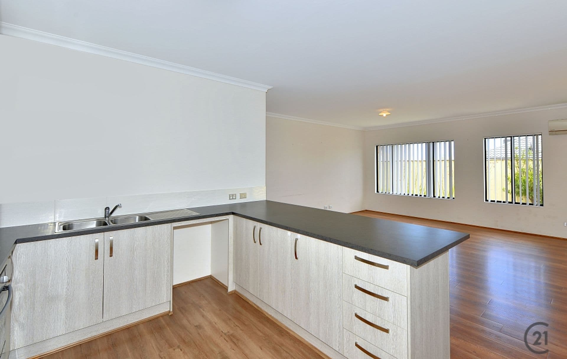 16 Salome Crescent, Lakelands, WA, 6180, Lakelands - Thumbnail 4